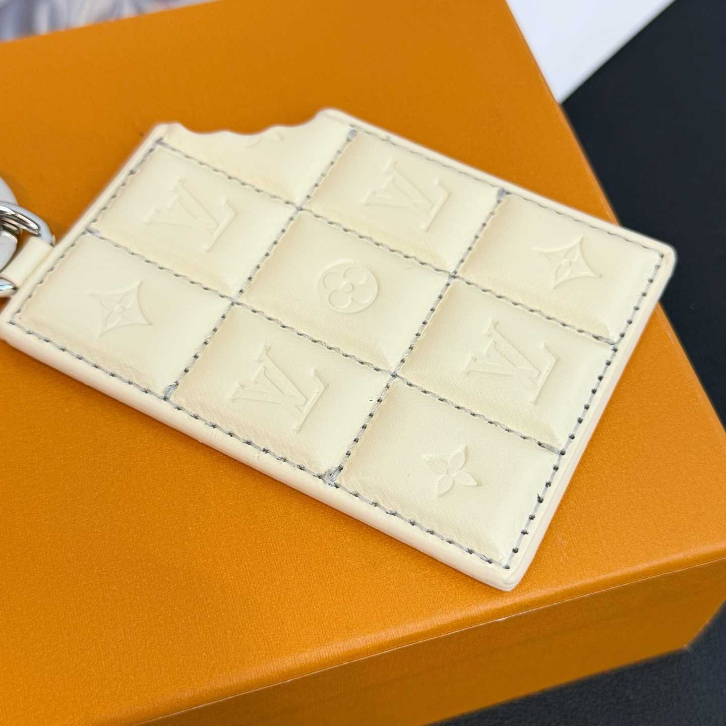 Louis Vuitton LV Chocolate Bar Key Holder and Bag Charm   M02875 - EUR FASHION