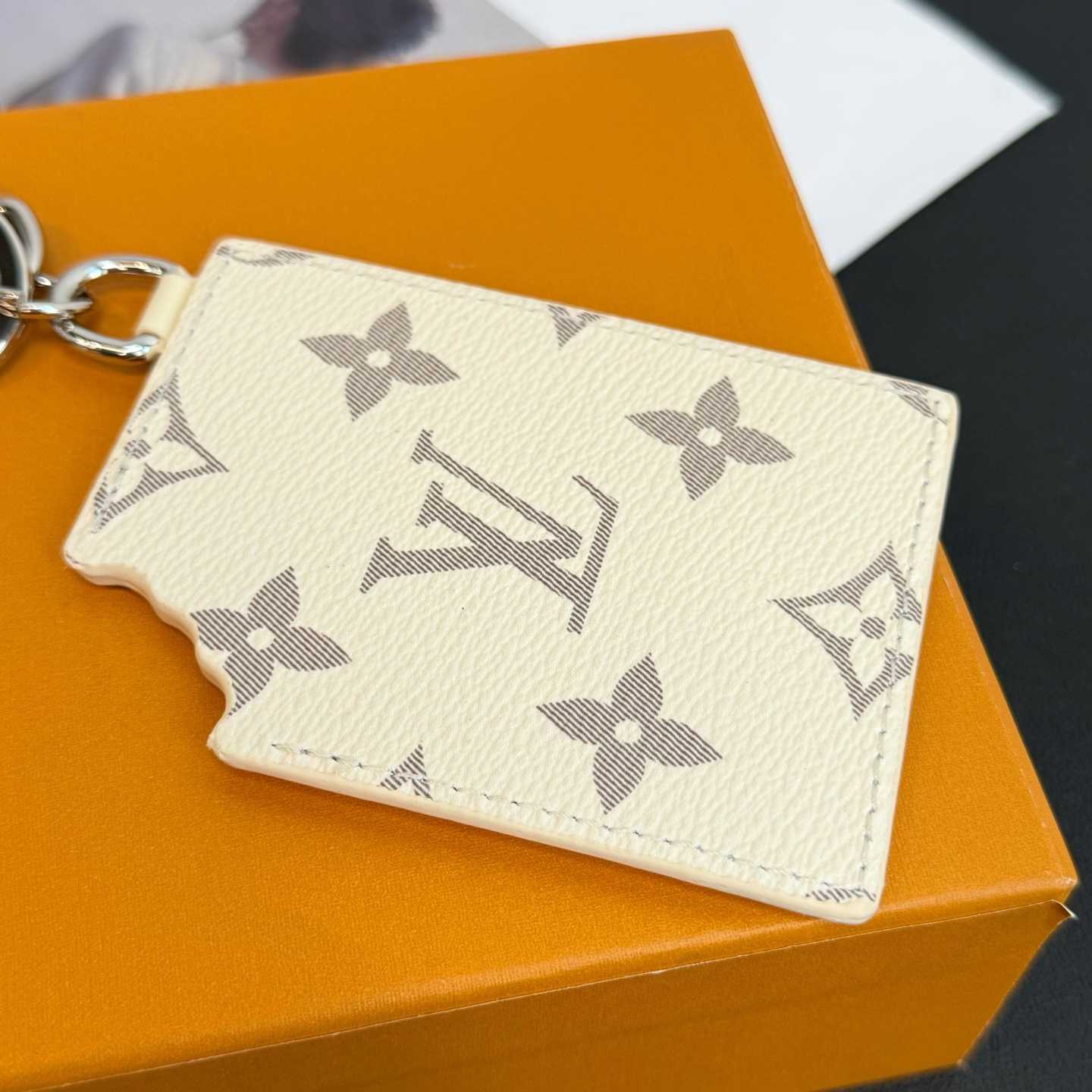 Louis Vuitton LV Chocolate Bar Key Holder and Bag Charm   M02875 - EUR FASHION
