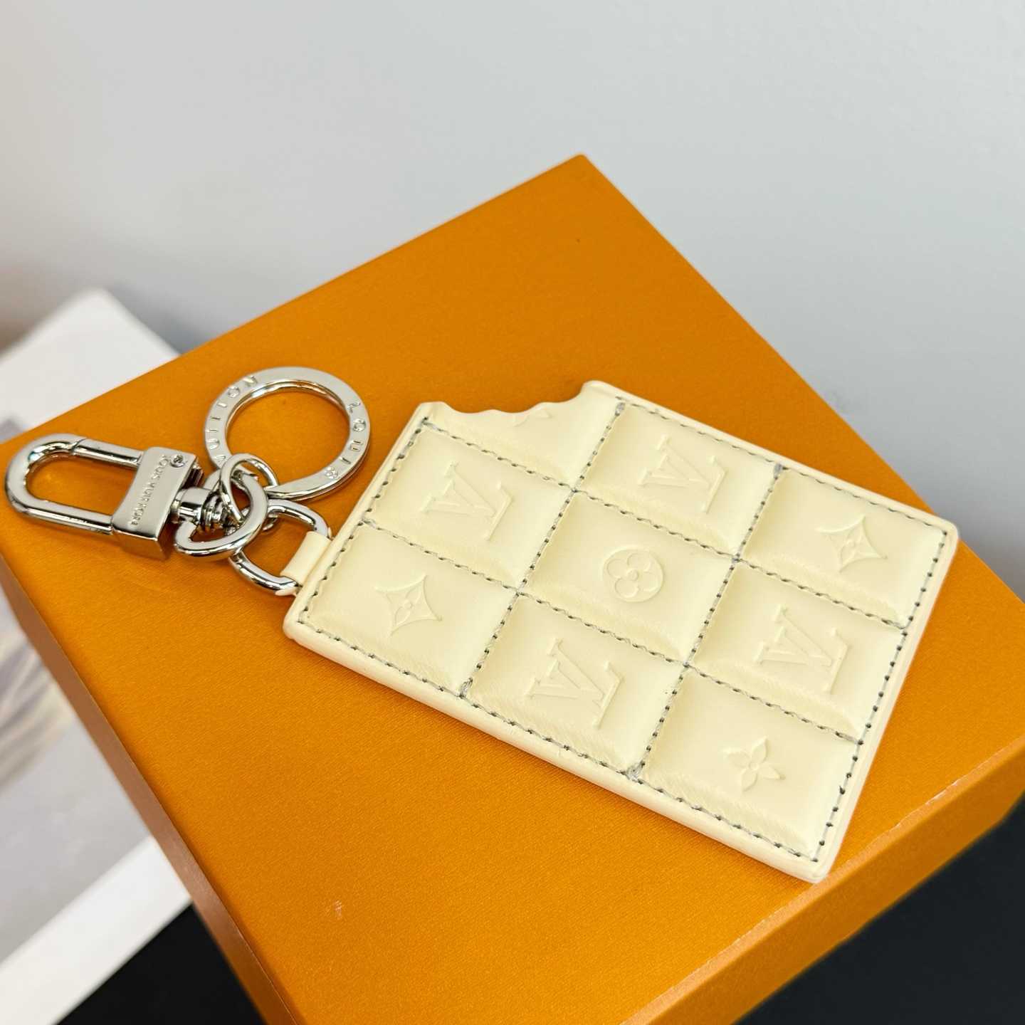 Louis Vuitton LV Chocolate Bar Key Holder and Bag Charm   M02875 - EUR FASHION