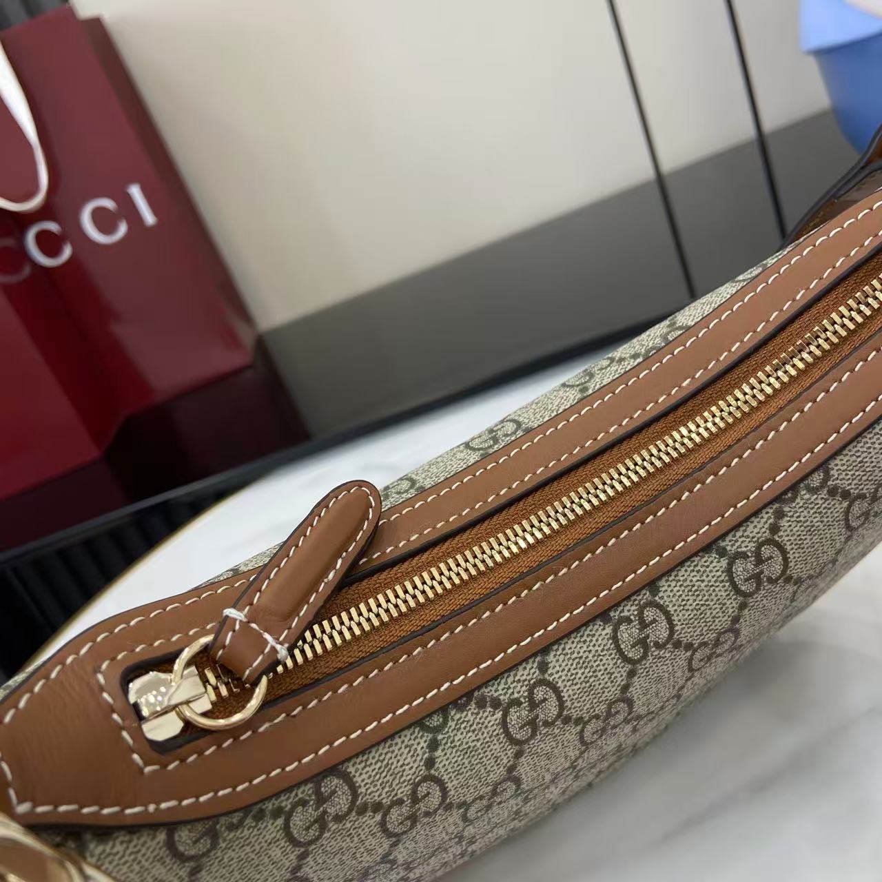 Gucci GG Emblem Medium Shoulder Bag - EUR FASHION