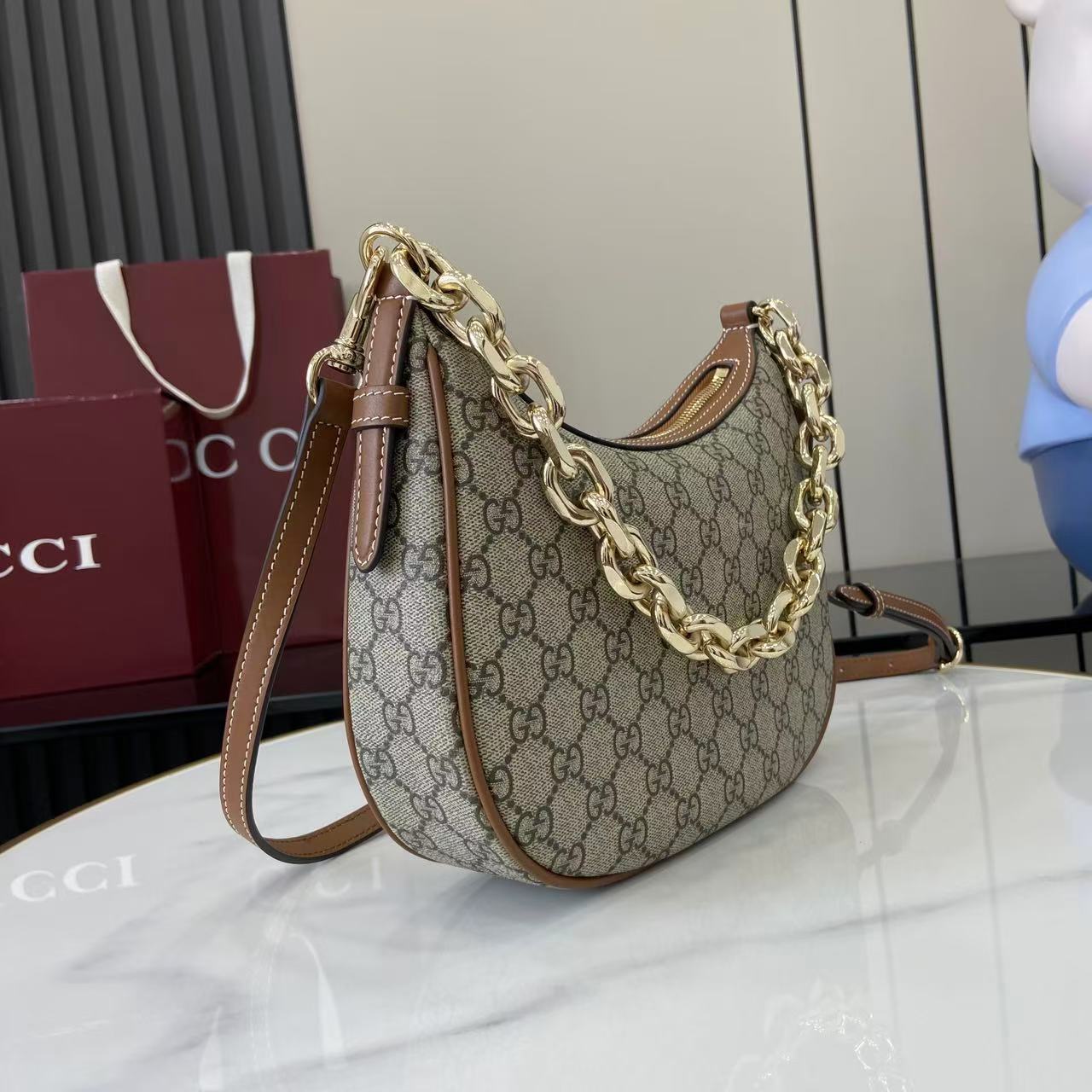 Gucci GG Emblem Medium Shoulder Bag - EUR FASHION