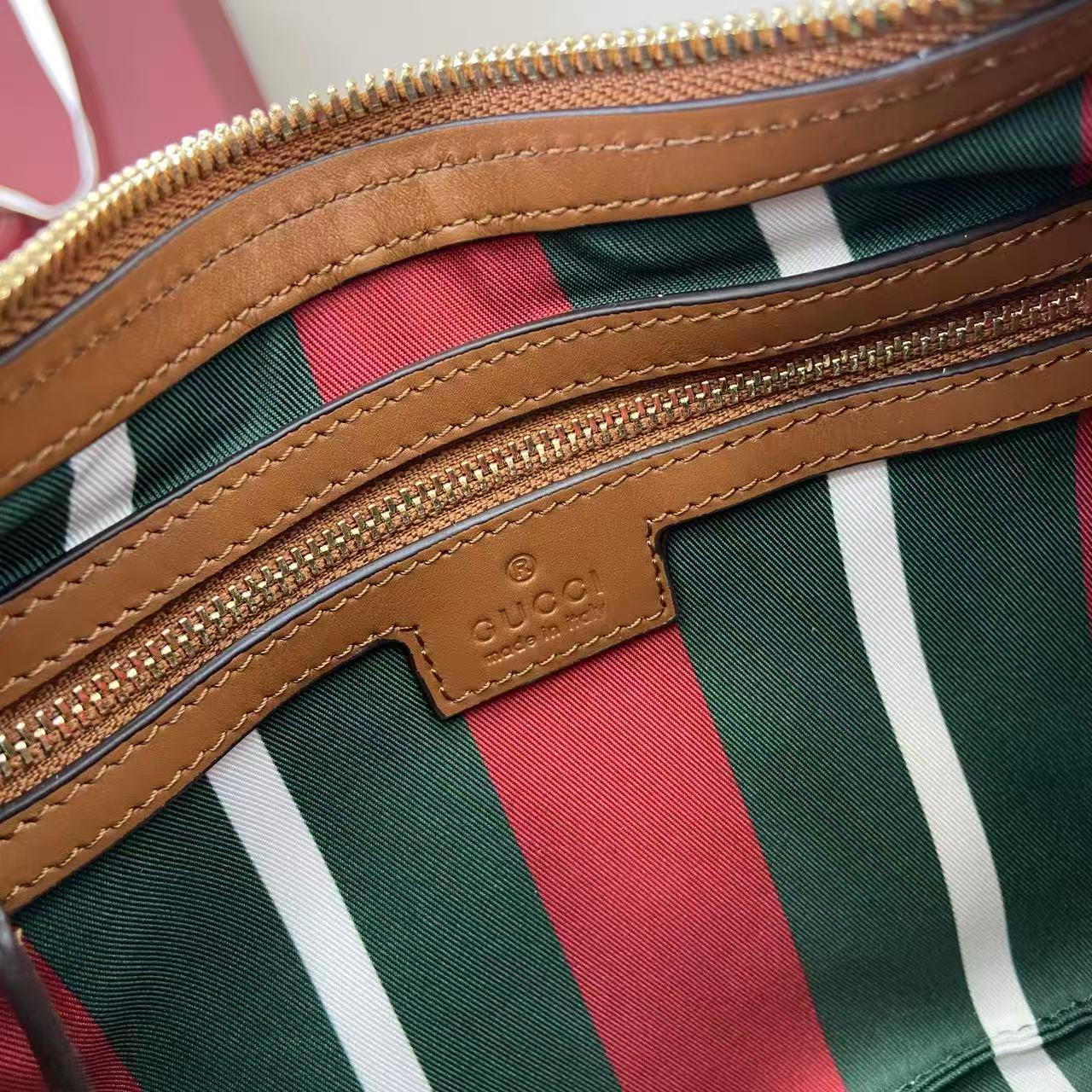 Gucci GG Emblem Medium Shoulder Bag - EUR FASHION