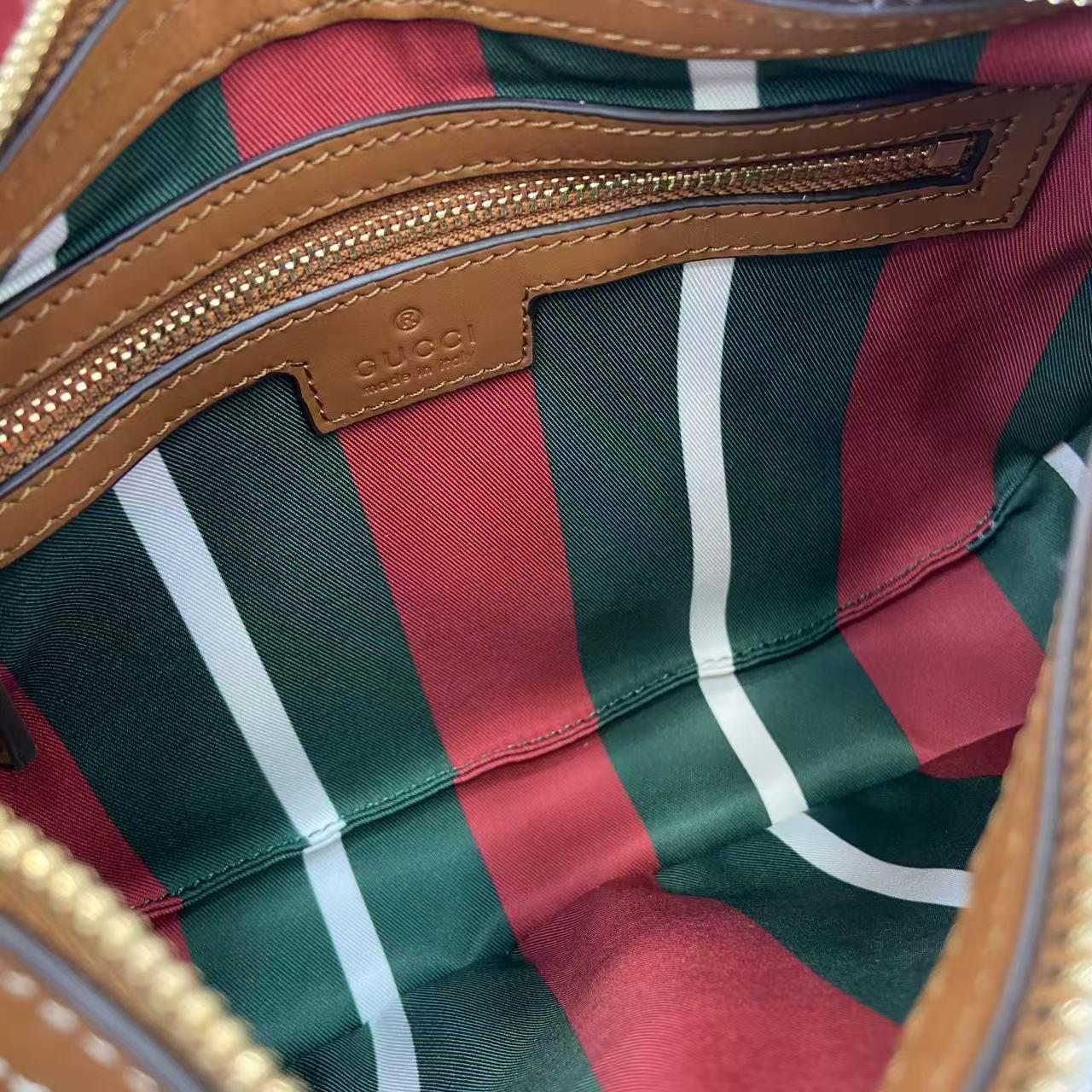 Gucci GG Emblem Medium Shoulder Bag - EUR FASHION