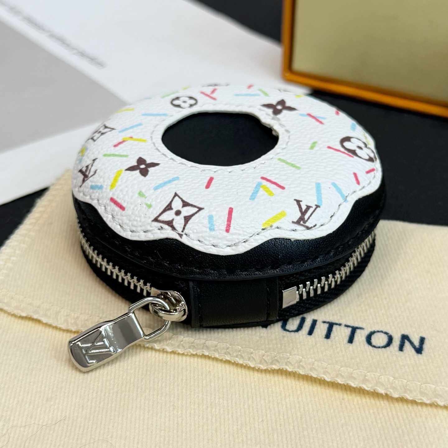 Louis Vuitton LV Donut Bag Charm    - EUR FASHION