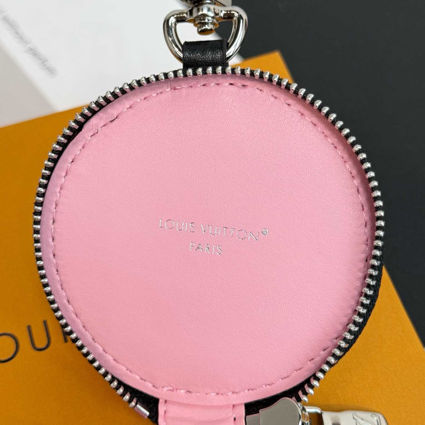 Louis Vuitton LV Donut Bag Charm    - EUR FASHION