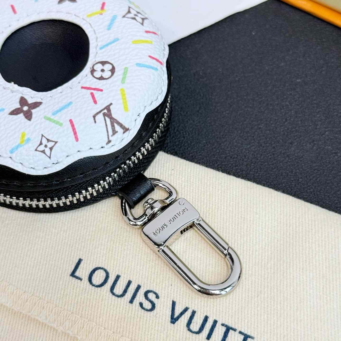 Louis Vuitton LV Donut Bag Charm    - EUR FASHION