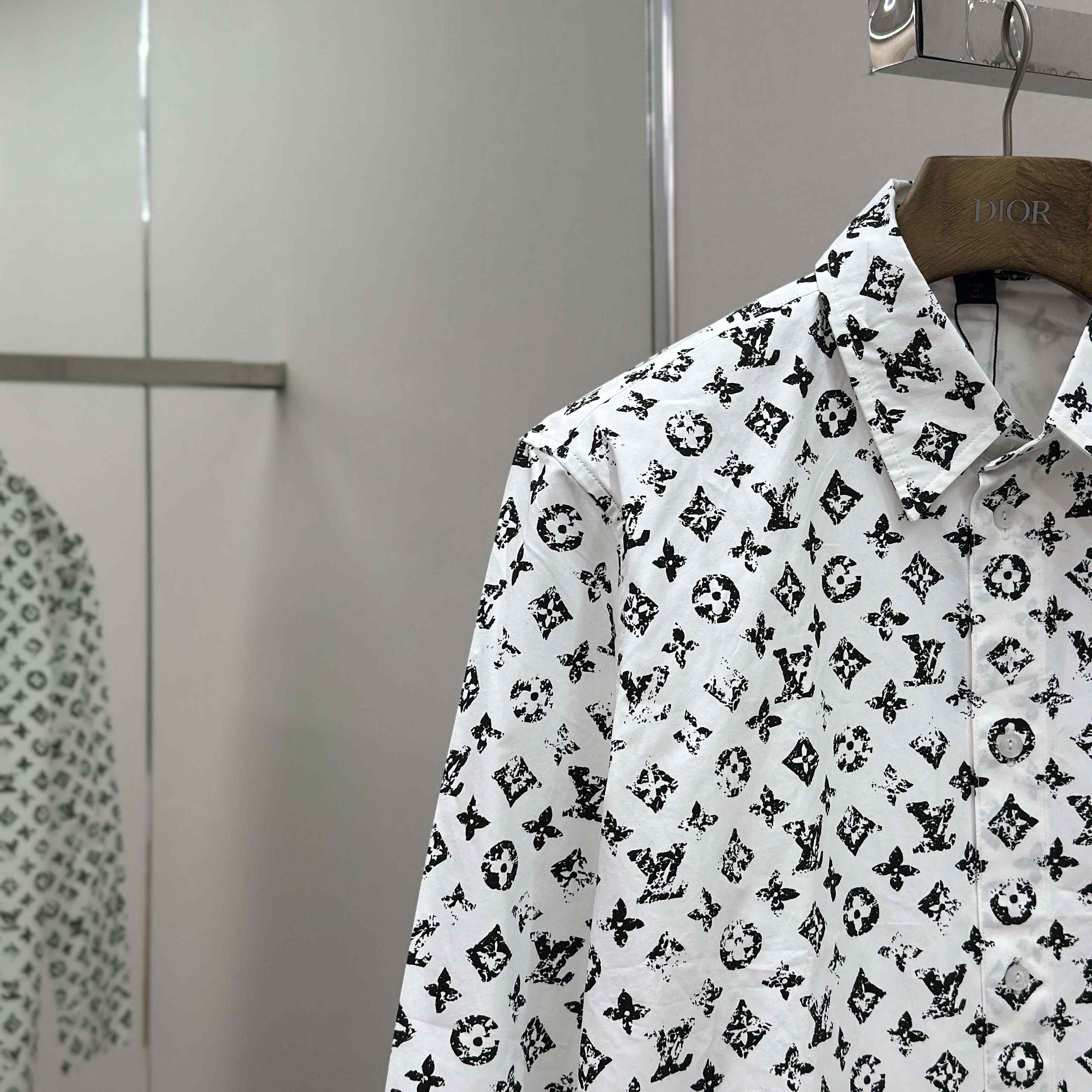 Louis Vuitton Monogram Fil Coupé Shirt   1AHX52 - EUR FASHION