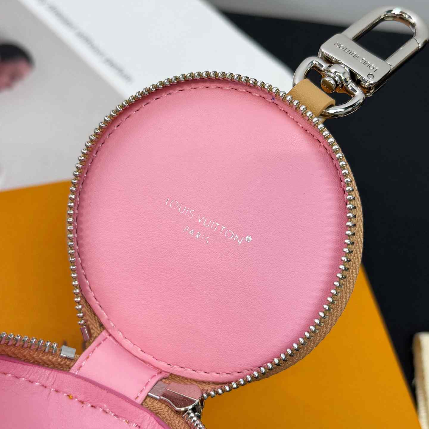 Louis Vuitton LV Donut Bag Charm    - EUR FASHION