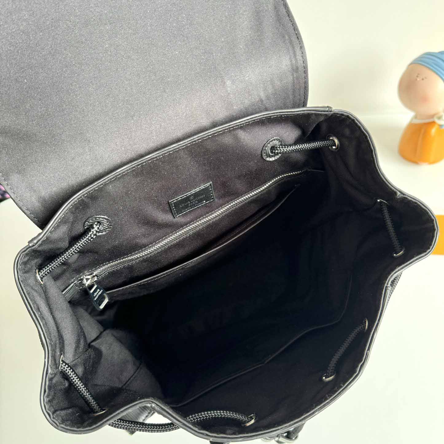 Louis Vuitton Christopher MM      M24326 - EUR FASHION