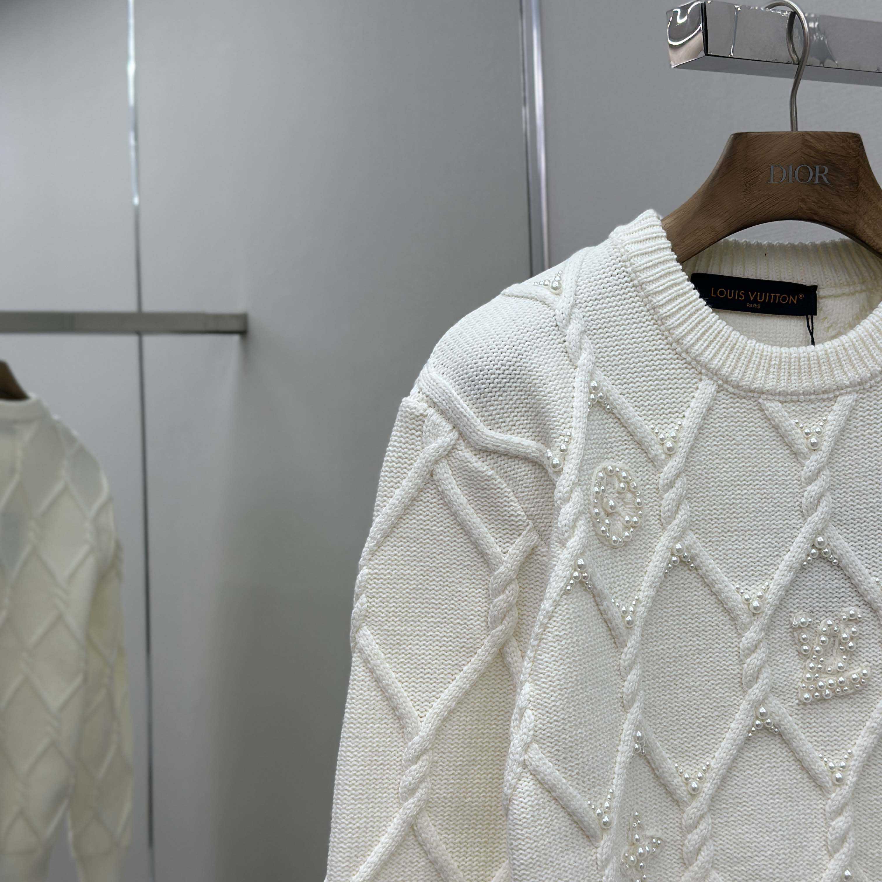 Louis Vuitton Embellished Cable Knit Wool Blend Pullover   1AGJUZ - EUR FASHION