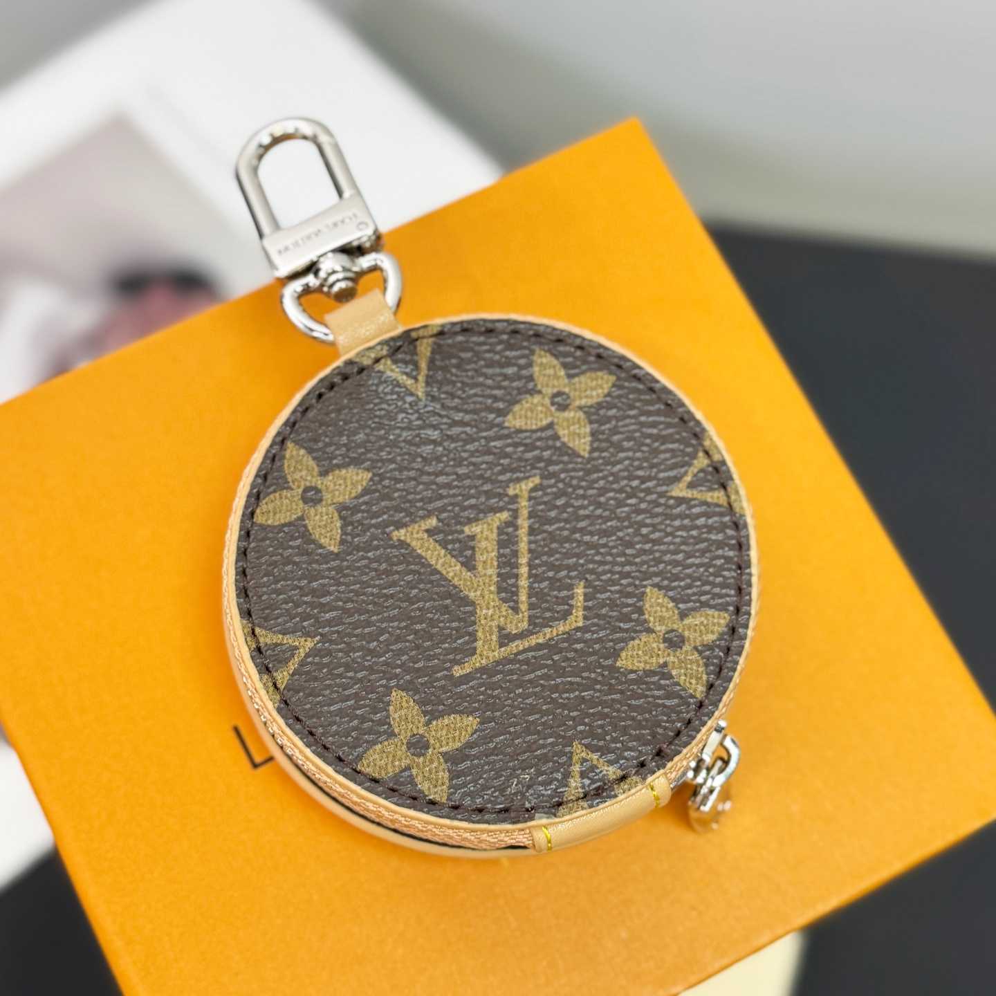 Louis Vuitton LV Donut Bag Charm   M02549 - EUR FASHION