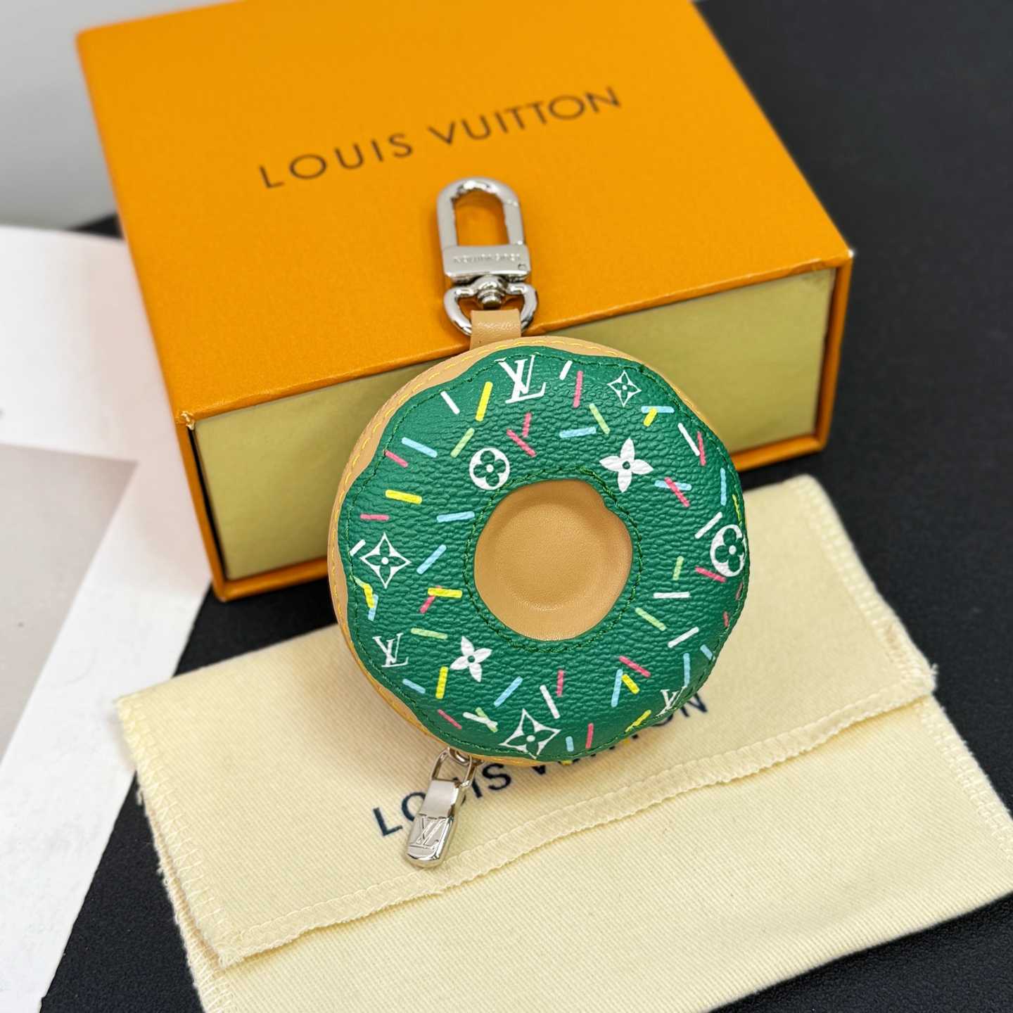 Louis Vuitton LV Donut Bag Charm    - EUR FASHION