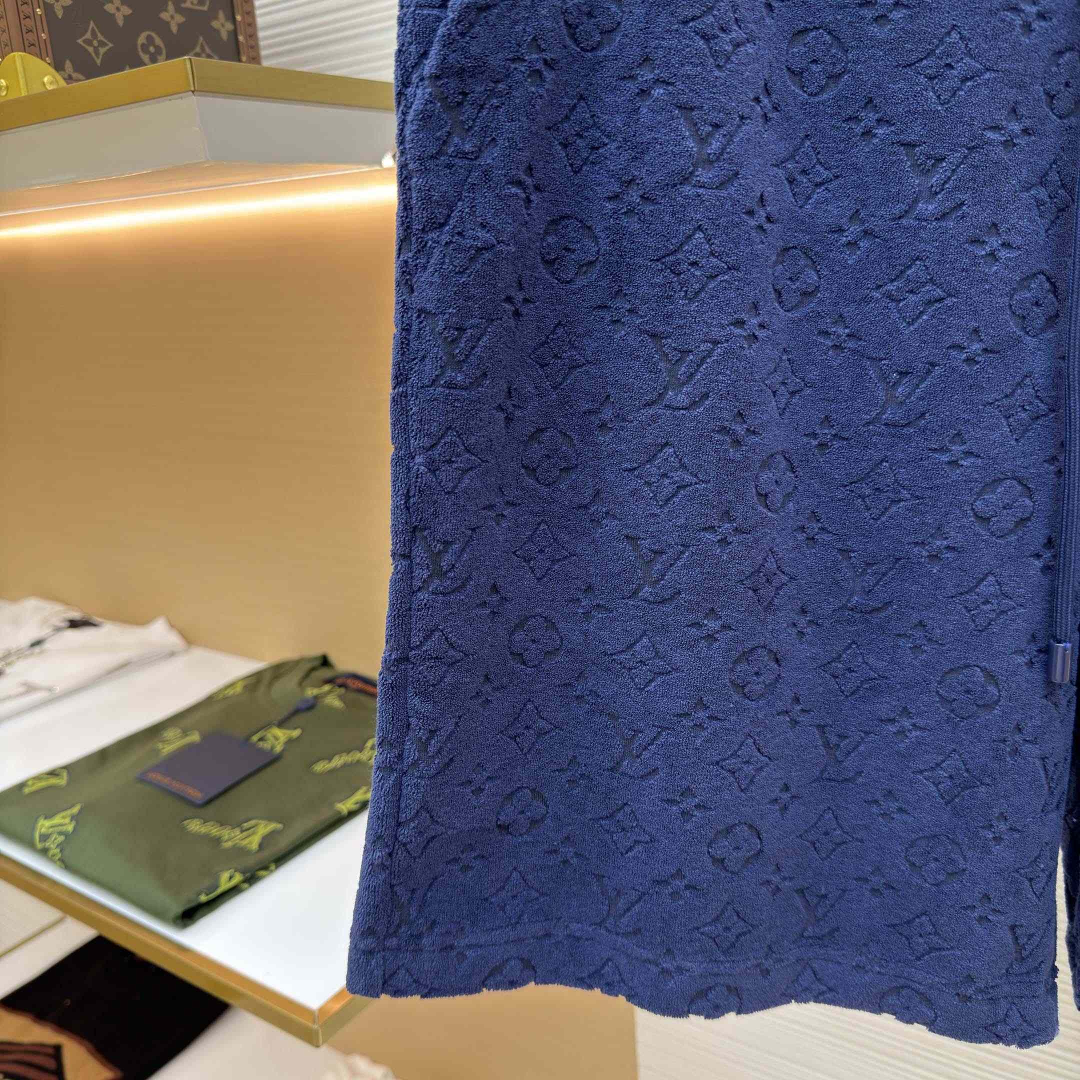 Louis Vuitton Monogram French Terry Shorts    1AHUX6 - EUR FASHION