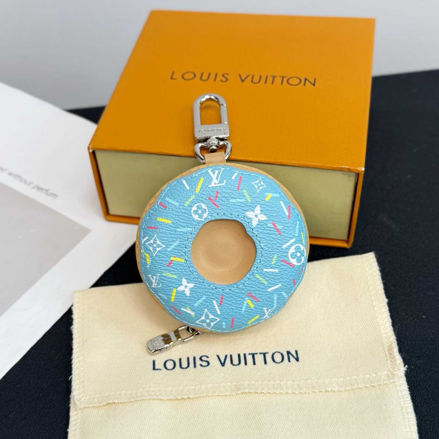 Louis Vuitton LV Donut Bag Charm    - EUR FASHION
