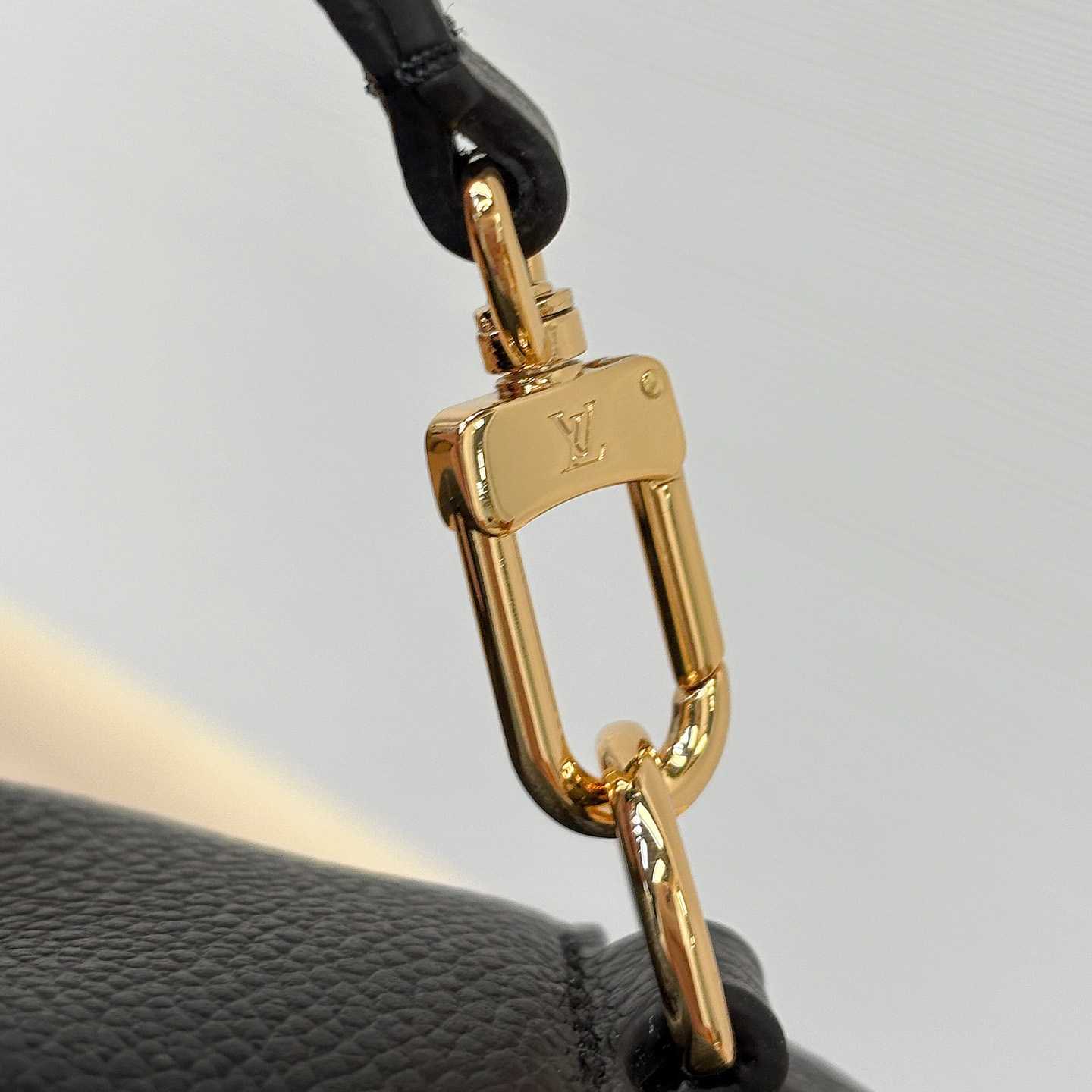 Louis Vuitton Tiny Camera Bag   M25518 - EUR FASHION