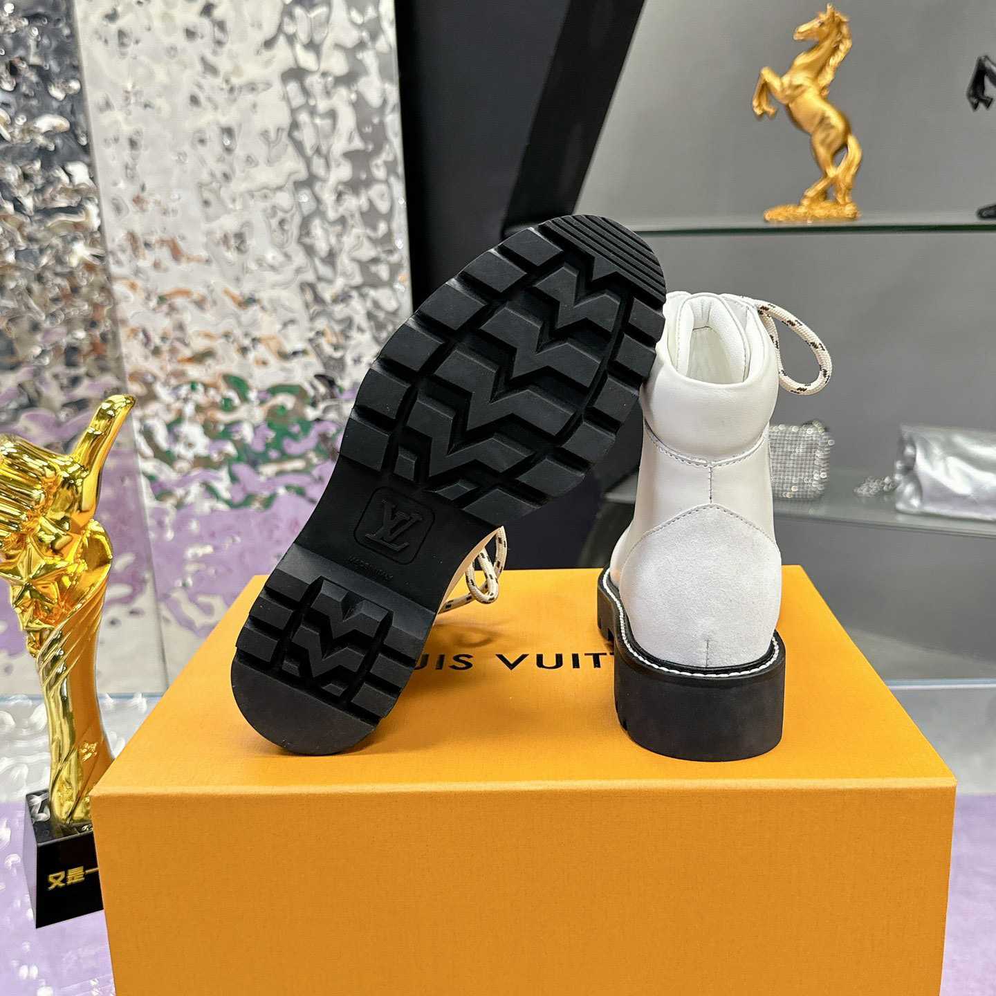 Louis Vuitton Territory Flat Ranger     1ACICS - EUR FASHION