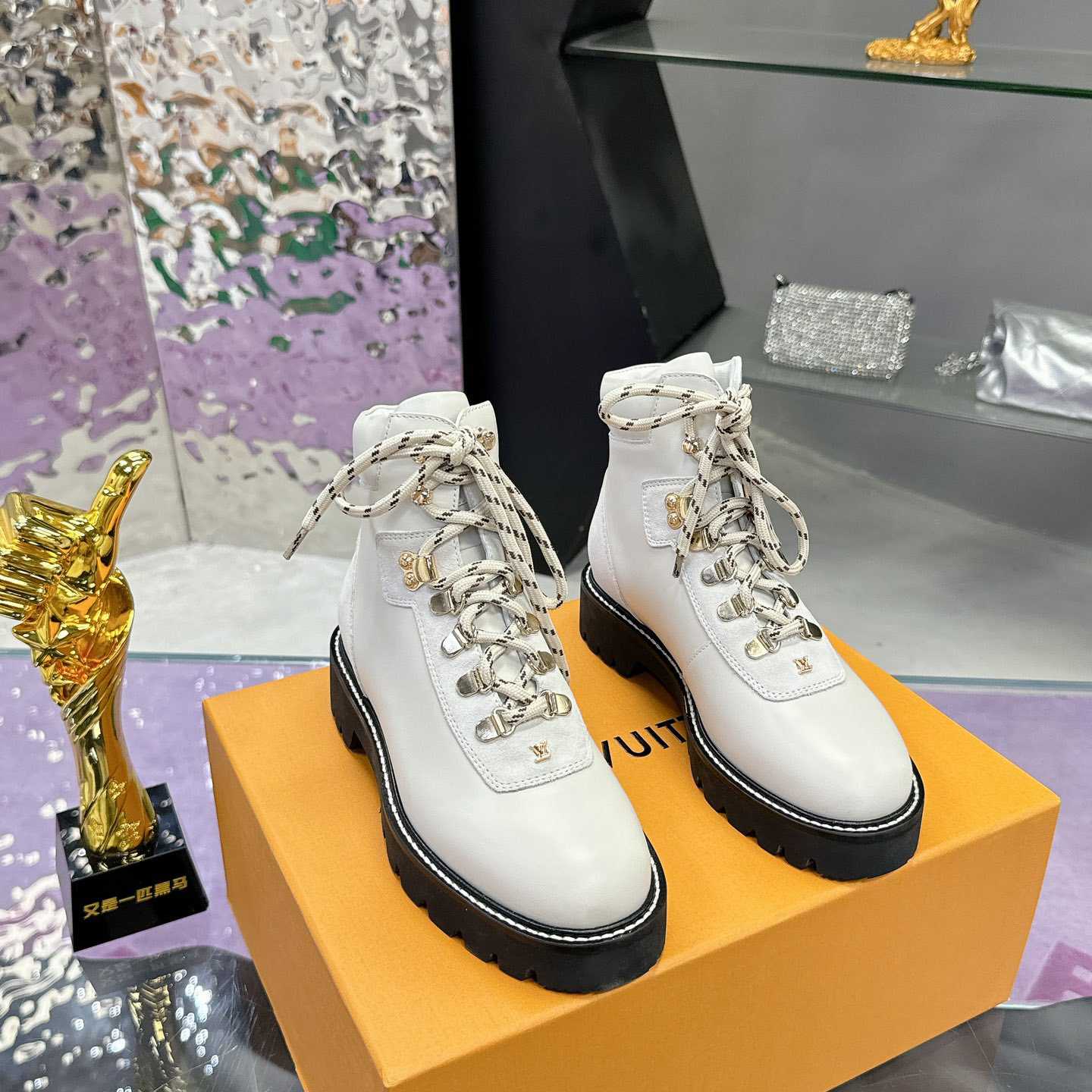 Louis Vuitton Territory Flat Ranger     1ACICS - EUR FASHION