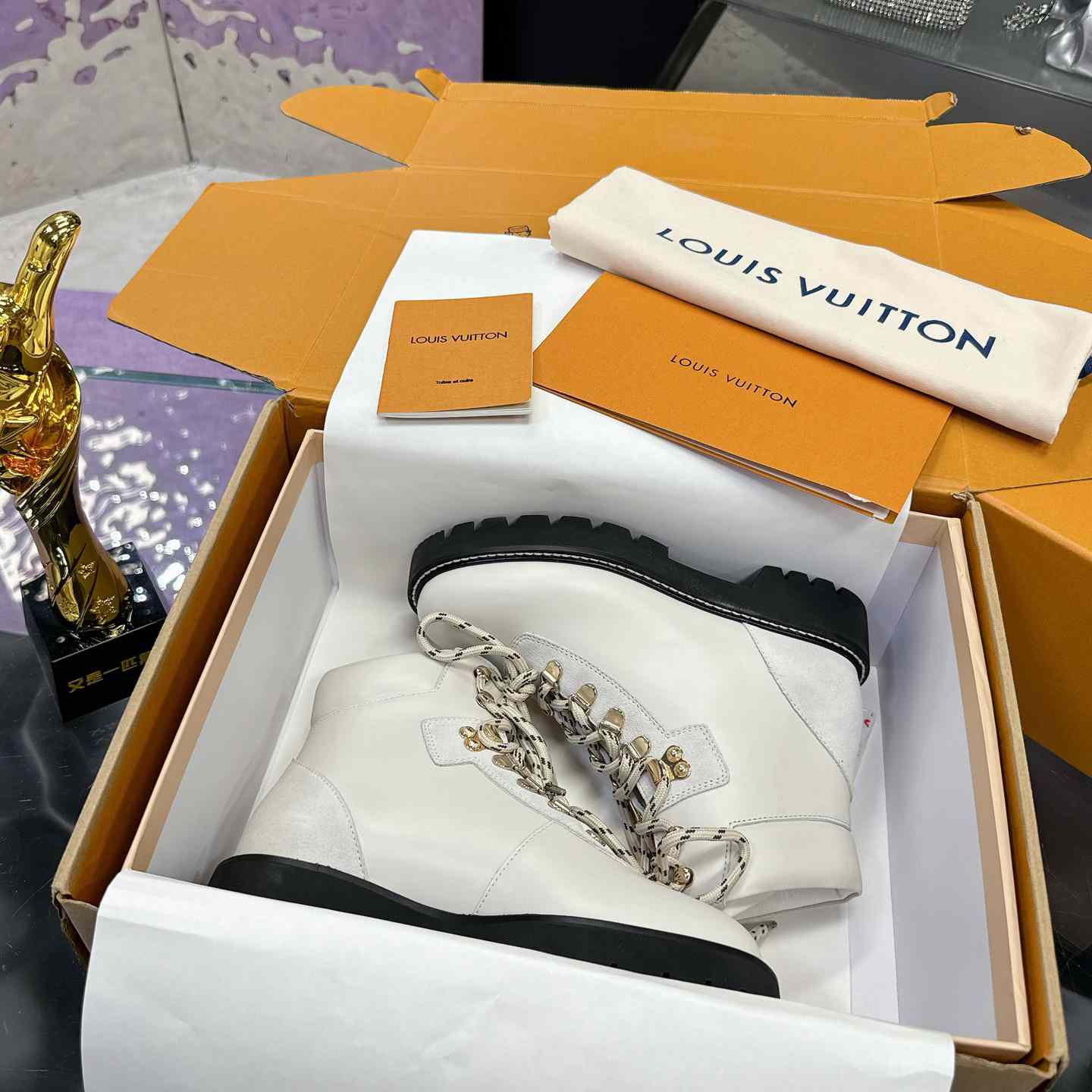 Louis Vuitton Territory Flat Ranger     1ACICS - EUR FASHION