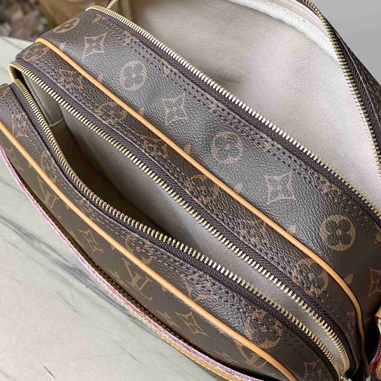 Louis Vuitton Monogram Shoulder Bag (28 x 21 x 11 cm) - EUR FASHION