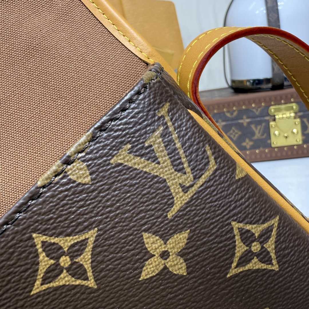 Louis Vuitton Satchel Wearable Wallet   M26805 - EUR FASHION