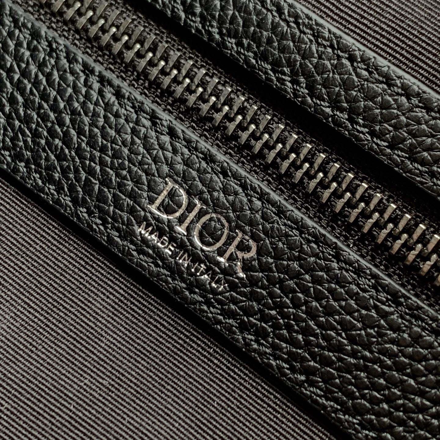 Dior CD Icon A5 Triangle Pouch  - EUR FASHION