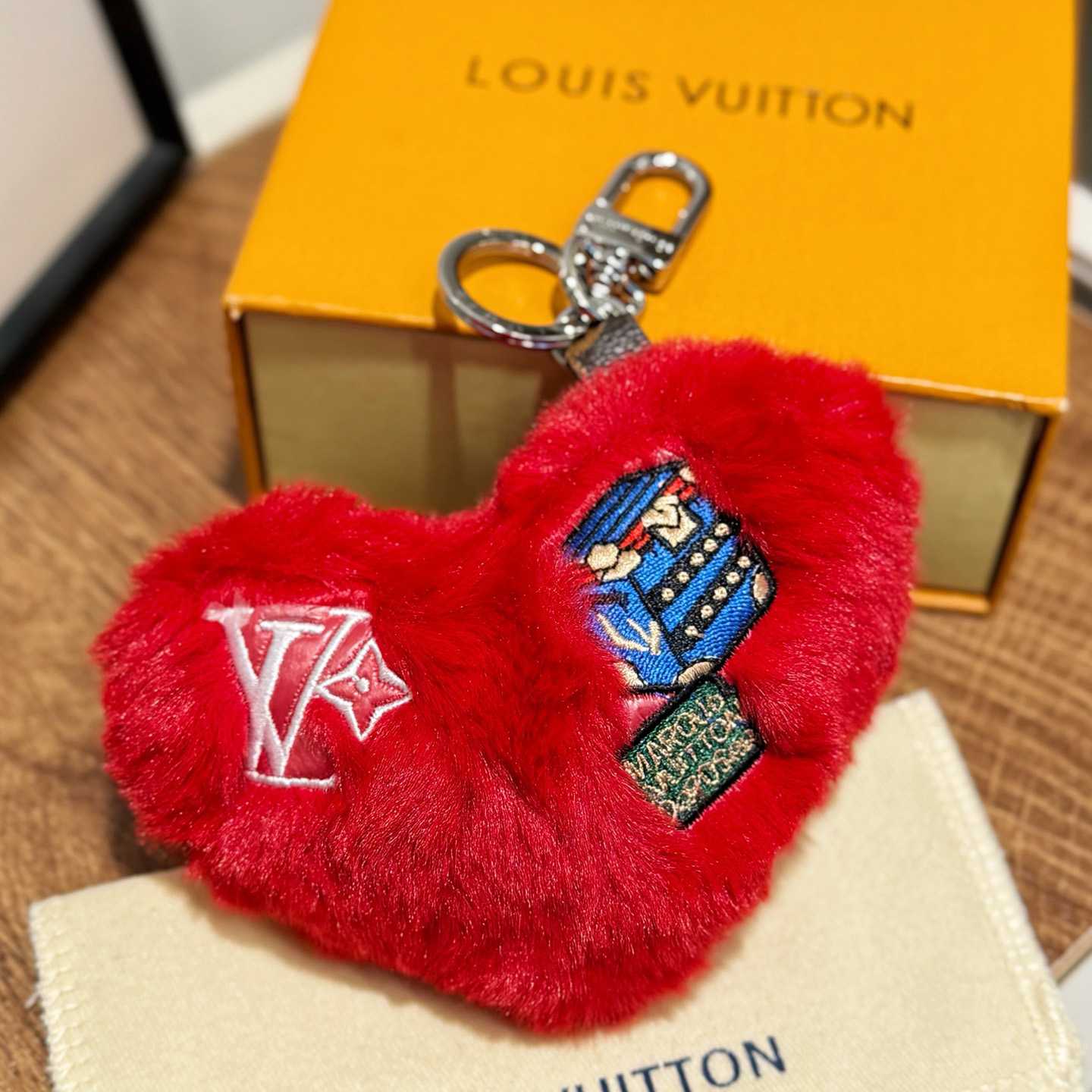 Louis Vuitton LV Lucky Heart Bag Charm   M03171 - EUR FASHION