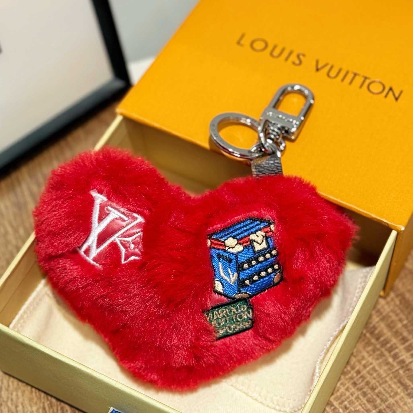 Louis Vuitton LV Lucky Heart Bag Charm   M03171 - EUR FASHION