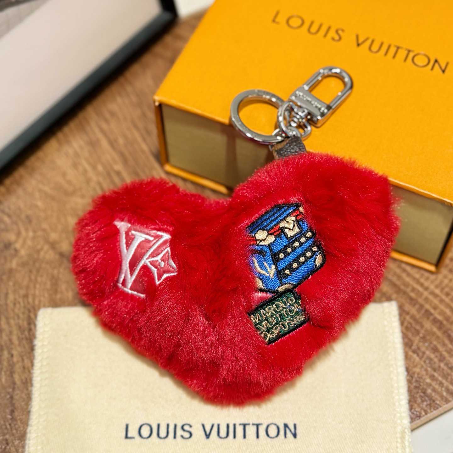 Louis Vuitton LV Lucky Heart Bag Charm   M03171 - EUR FASHION