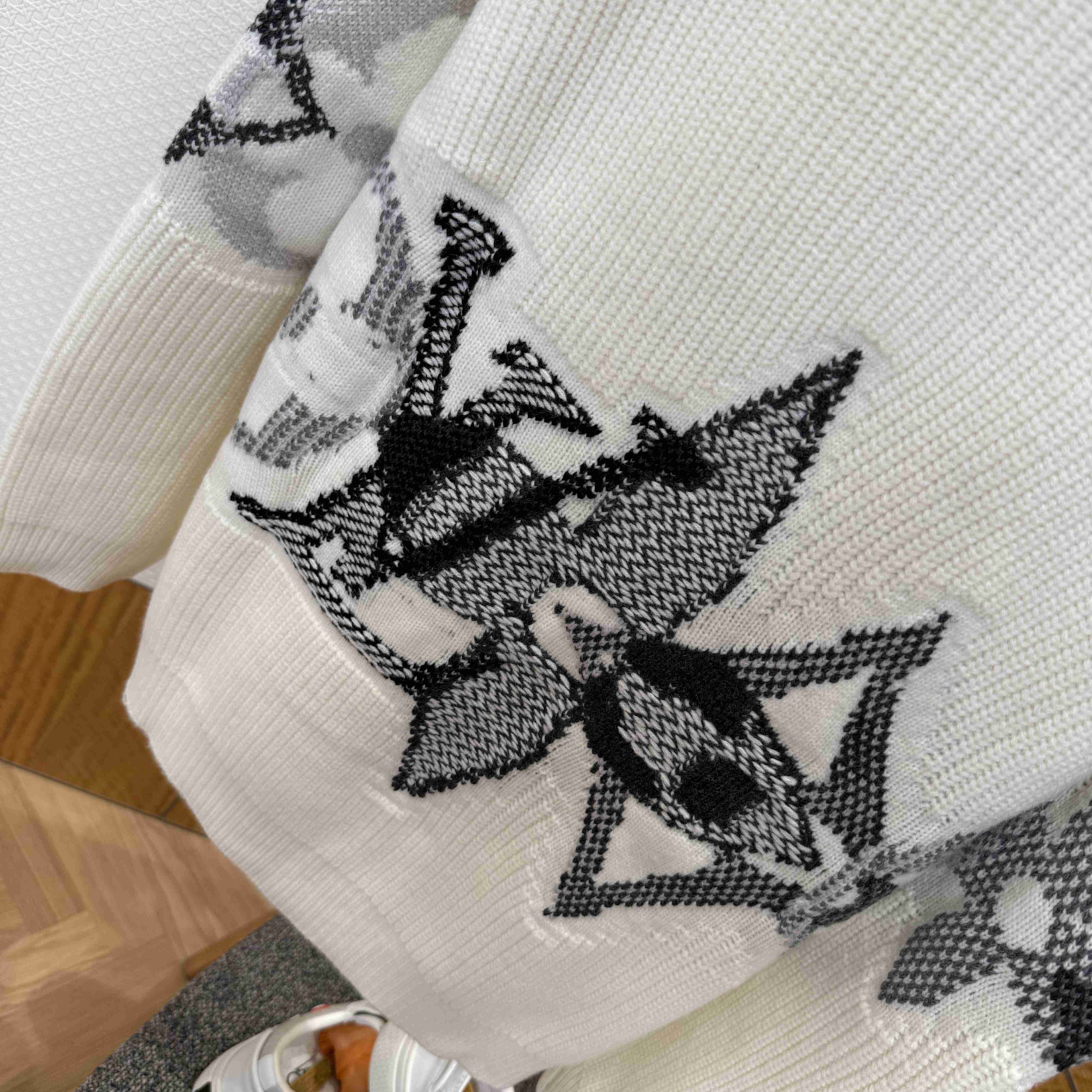 Louis Vuitton Graphic Knitted Cardigan   1AJBX9 - EUR FASHION