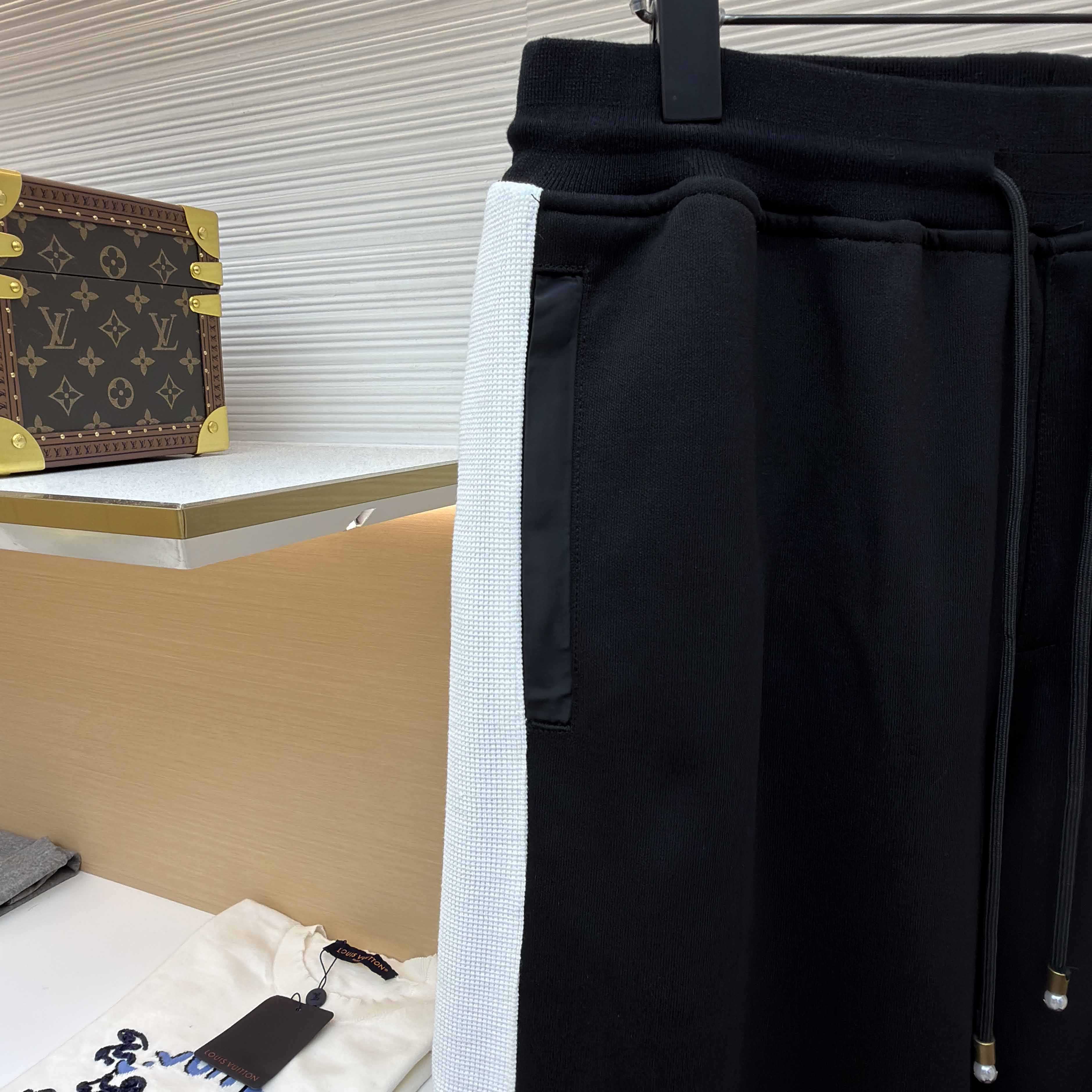 Louis Vuitton Hybrid Jersey Pants   1AHWAR - EUR FASHION