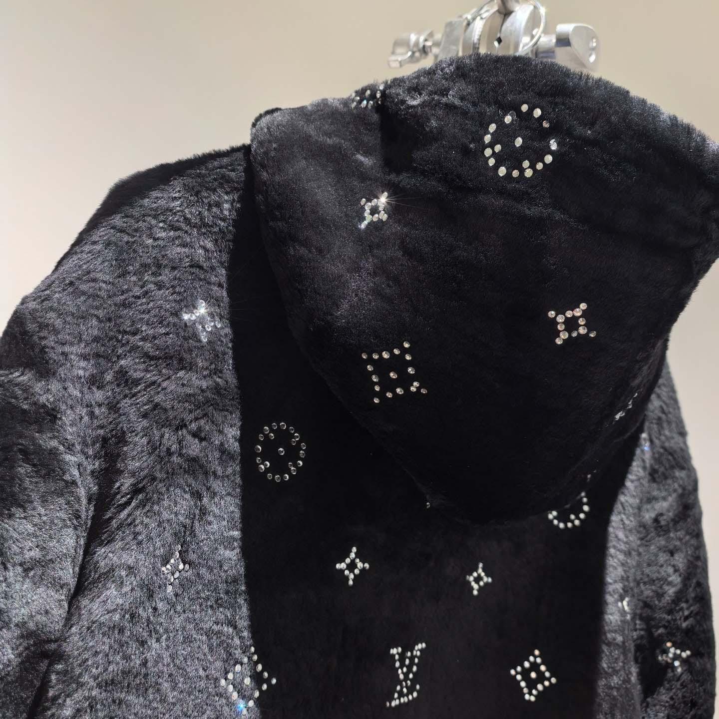 Louis Vuitton Monogram Embellished Shearling Hoodie   1AHBZ0 - EUR FASHION