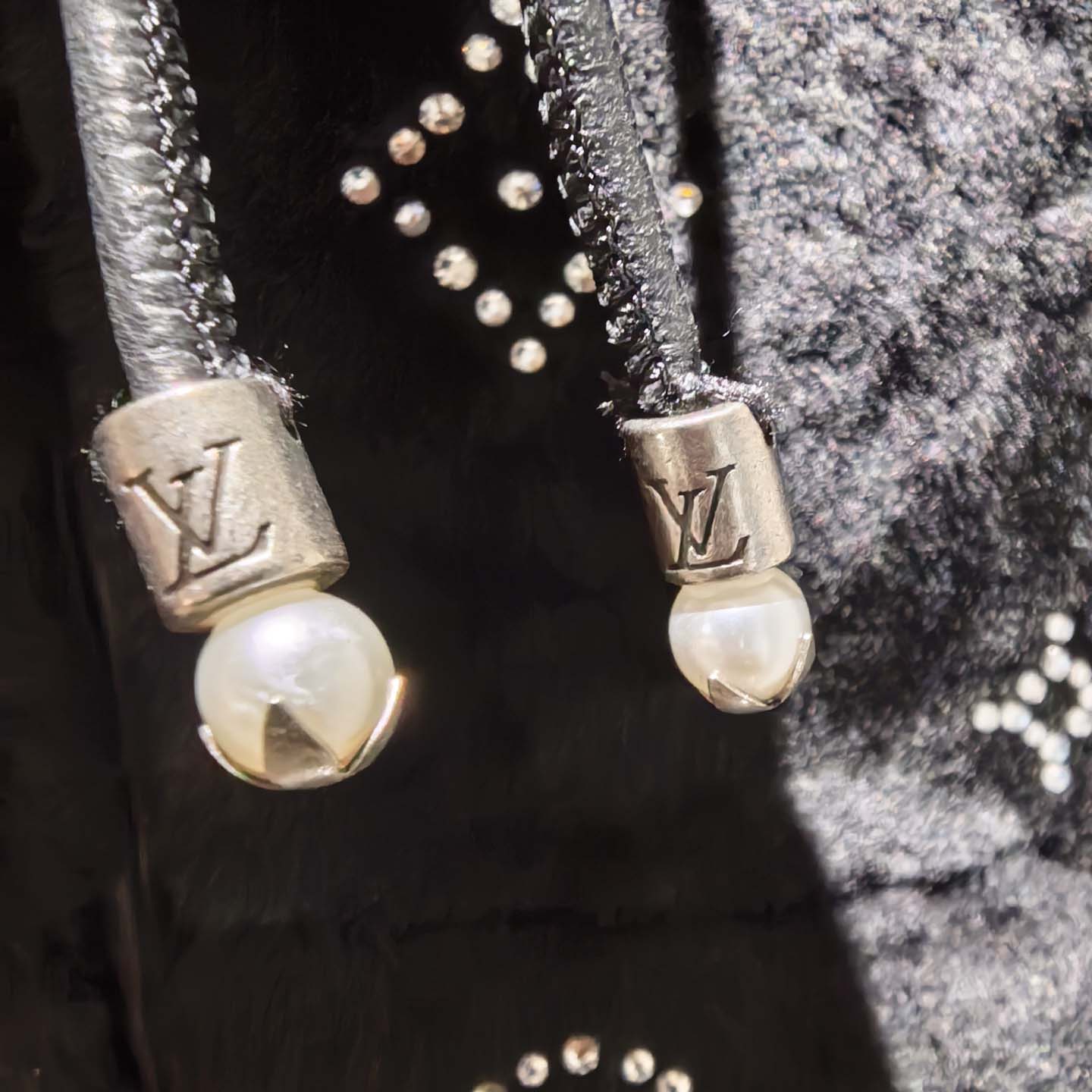 Louis Vuitton Monogram Embellished Shearling Hoodie   1AHBZ0 - EUR FASHION