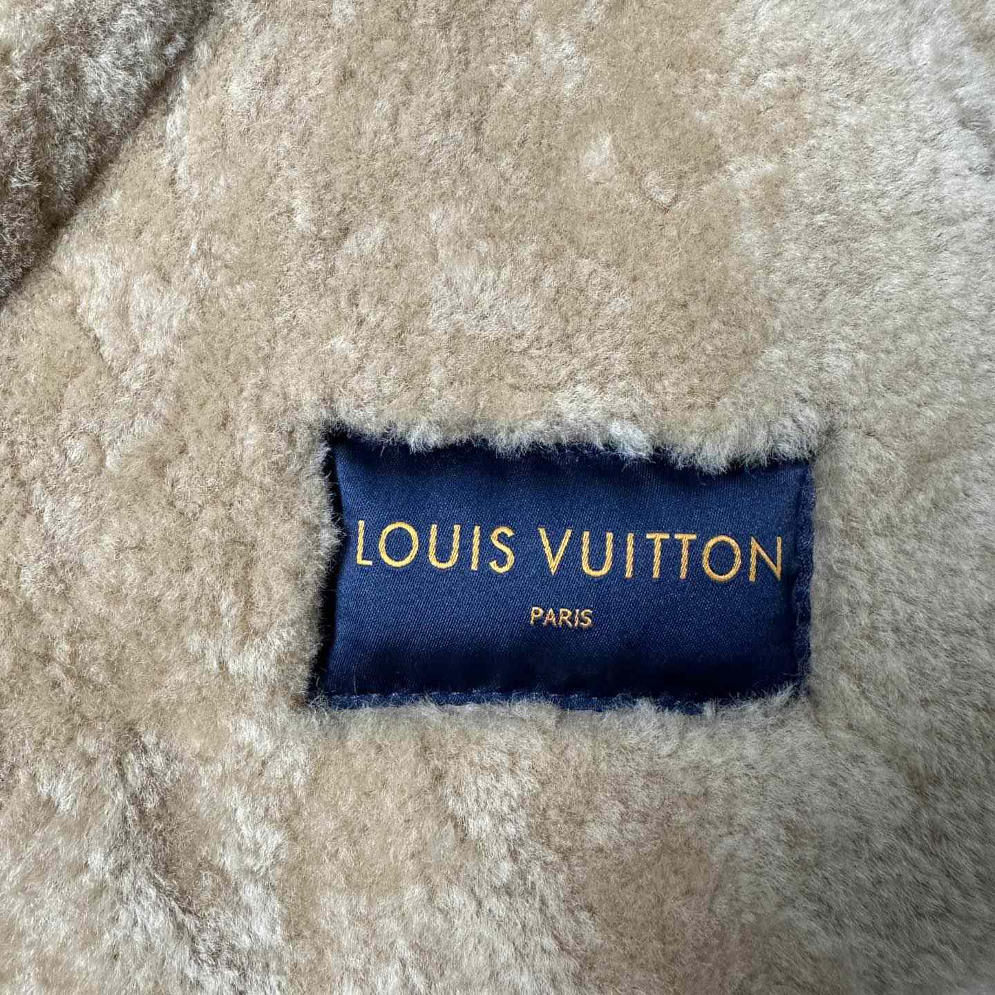 Louis Vuitton Shearling Bombardier   1AFIMT - EUR FASHION