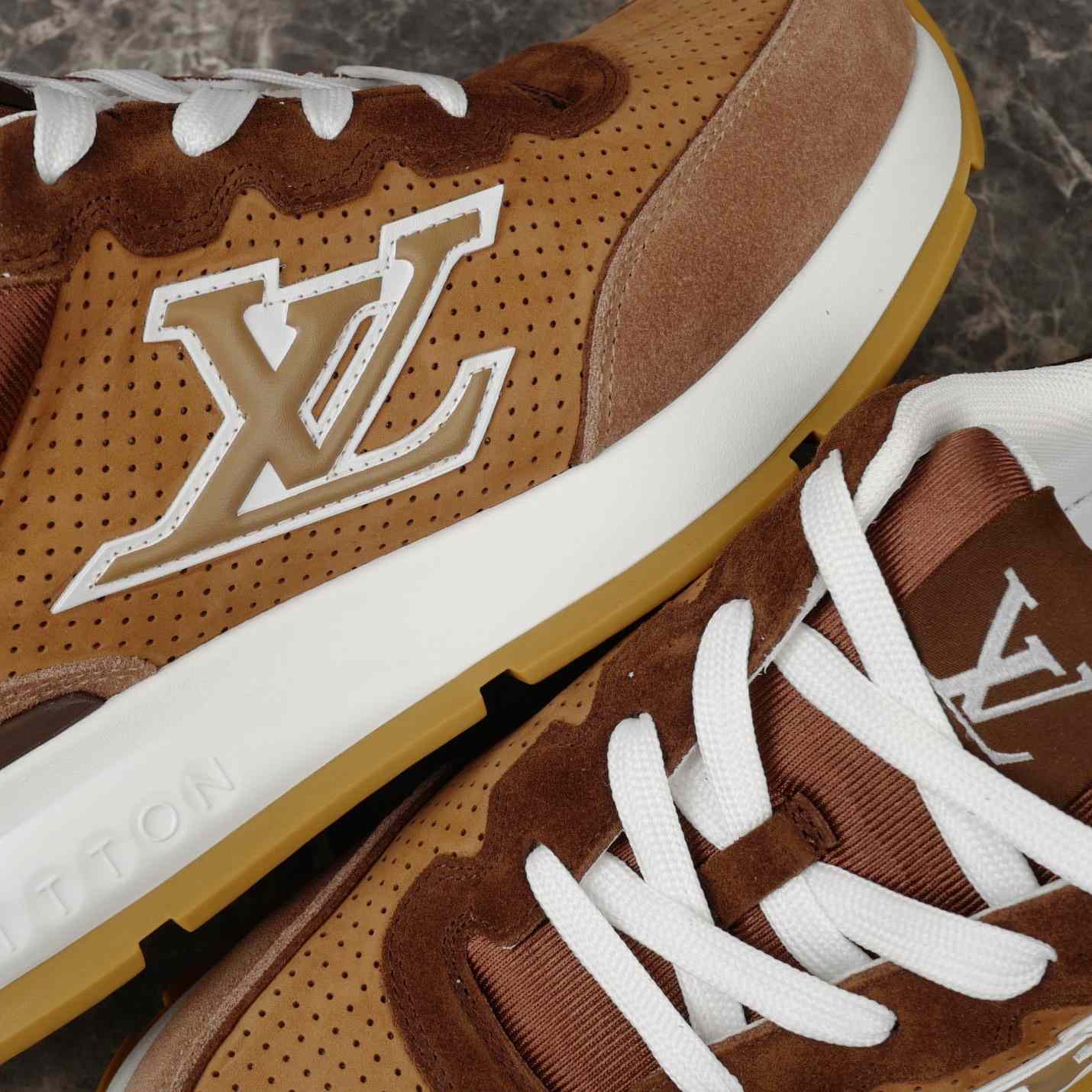 Louis Vuitton LV Classic Sneaker   1AIOJ3 - EUR FASHION