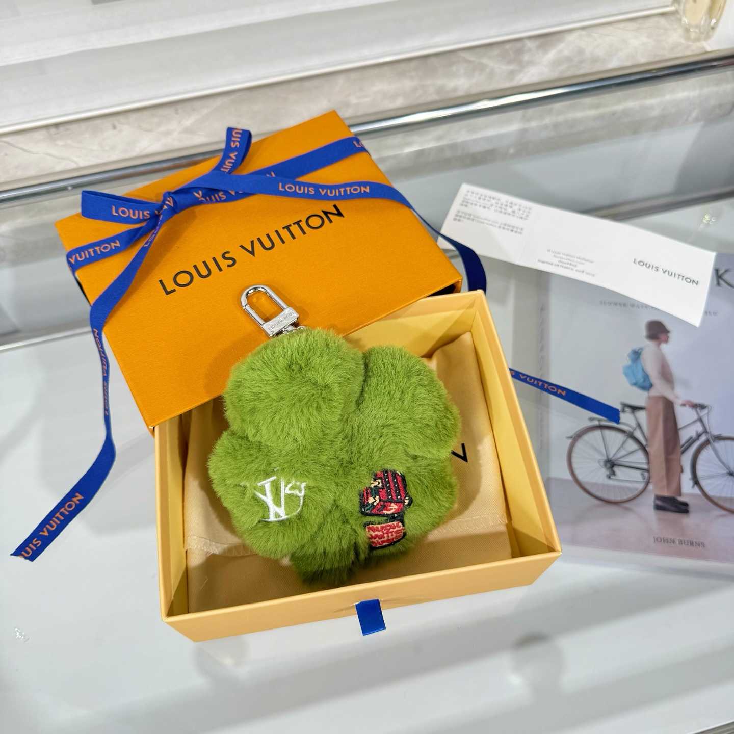 Louis Vuitton LV Lucky Trefoil Bag Charm   M03170 - EUR FASHION