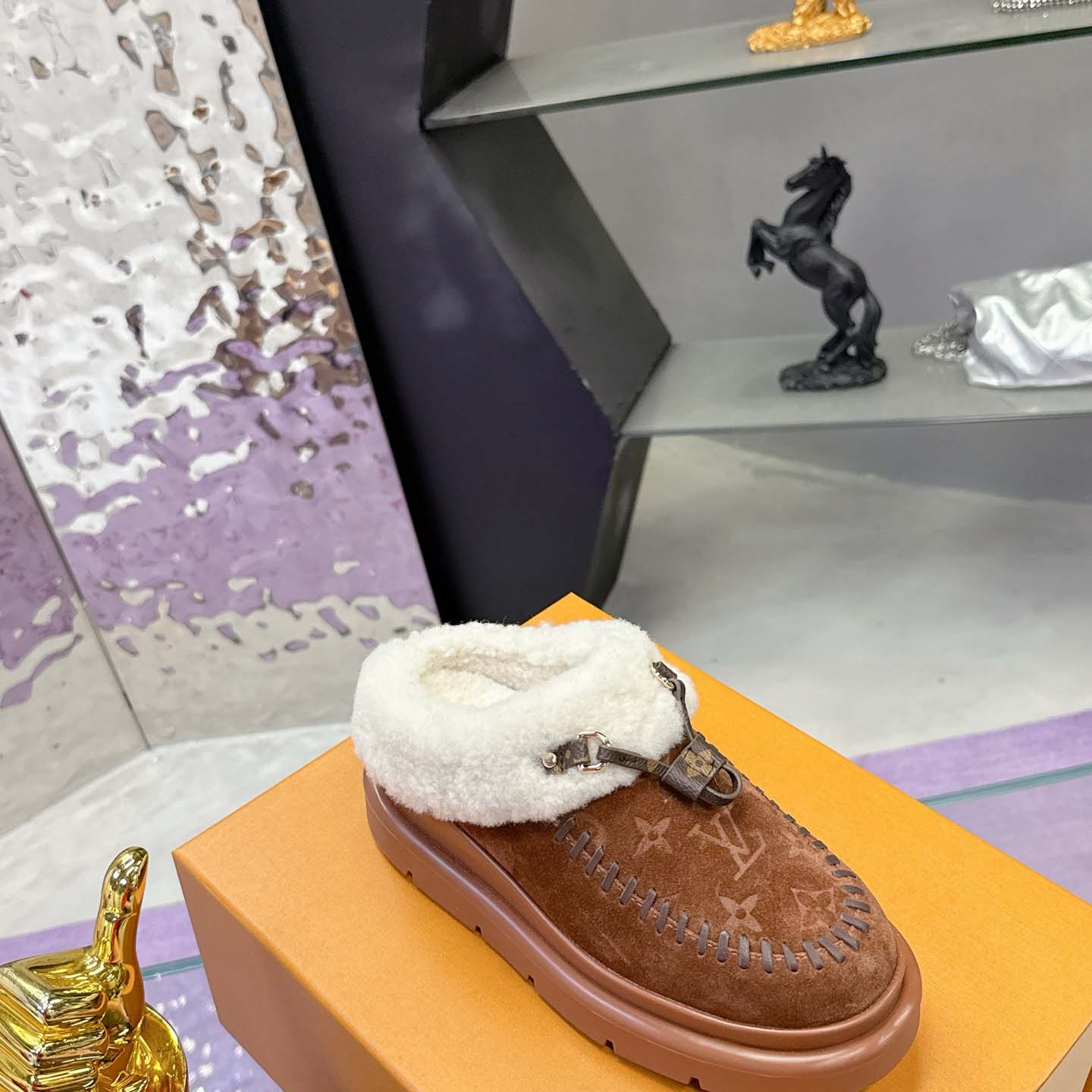 Louis Vuitton Cortina Closed Mule   1AITIN - EUR FASHION