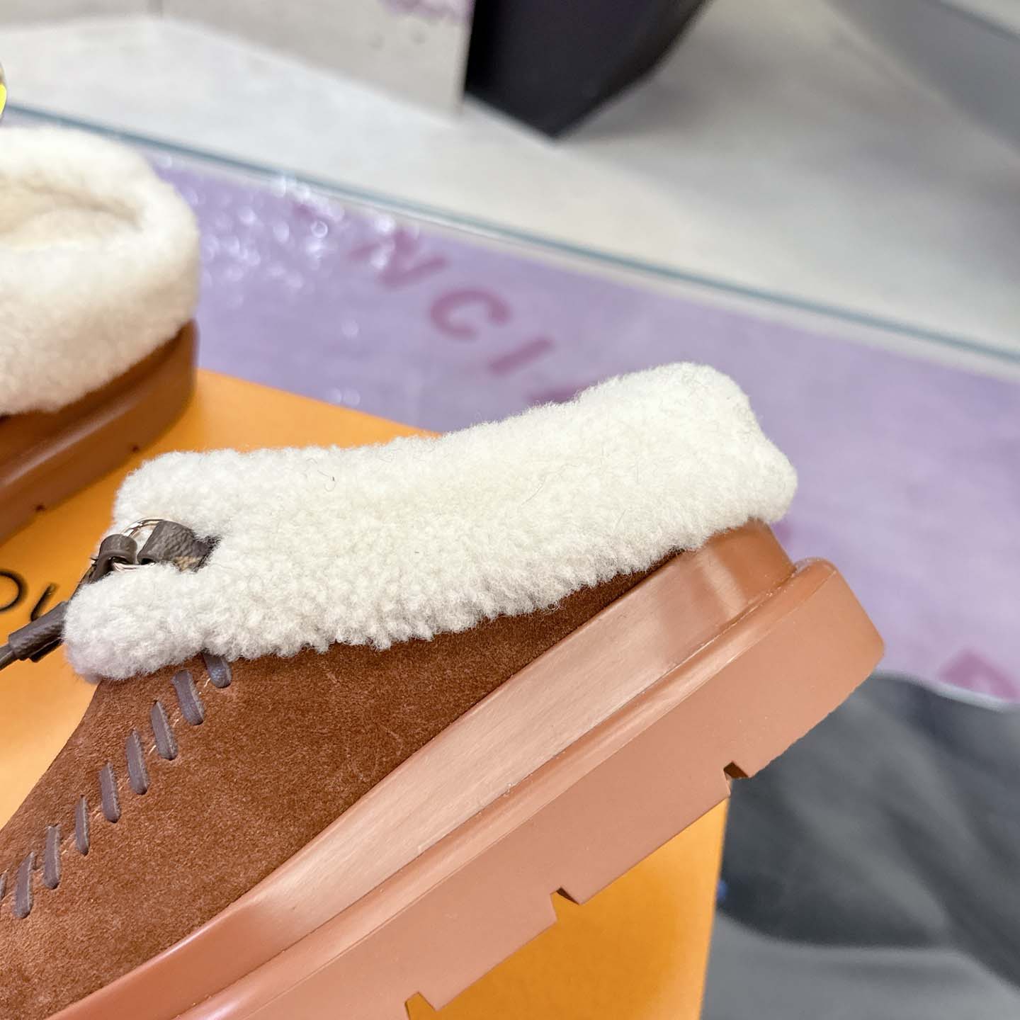 Louis Vuitton Cortina Closed Mule   1AITIN - EUR FASHION