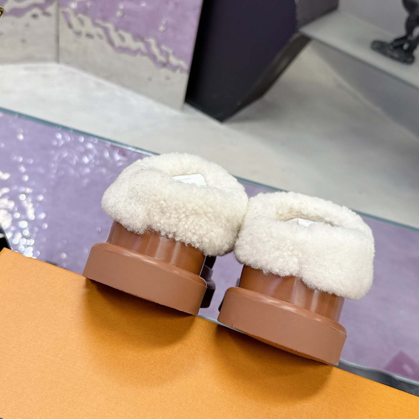 Louis Vuitton Cortina Closed Mule   1AITIN - EUR FASHION