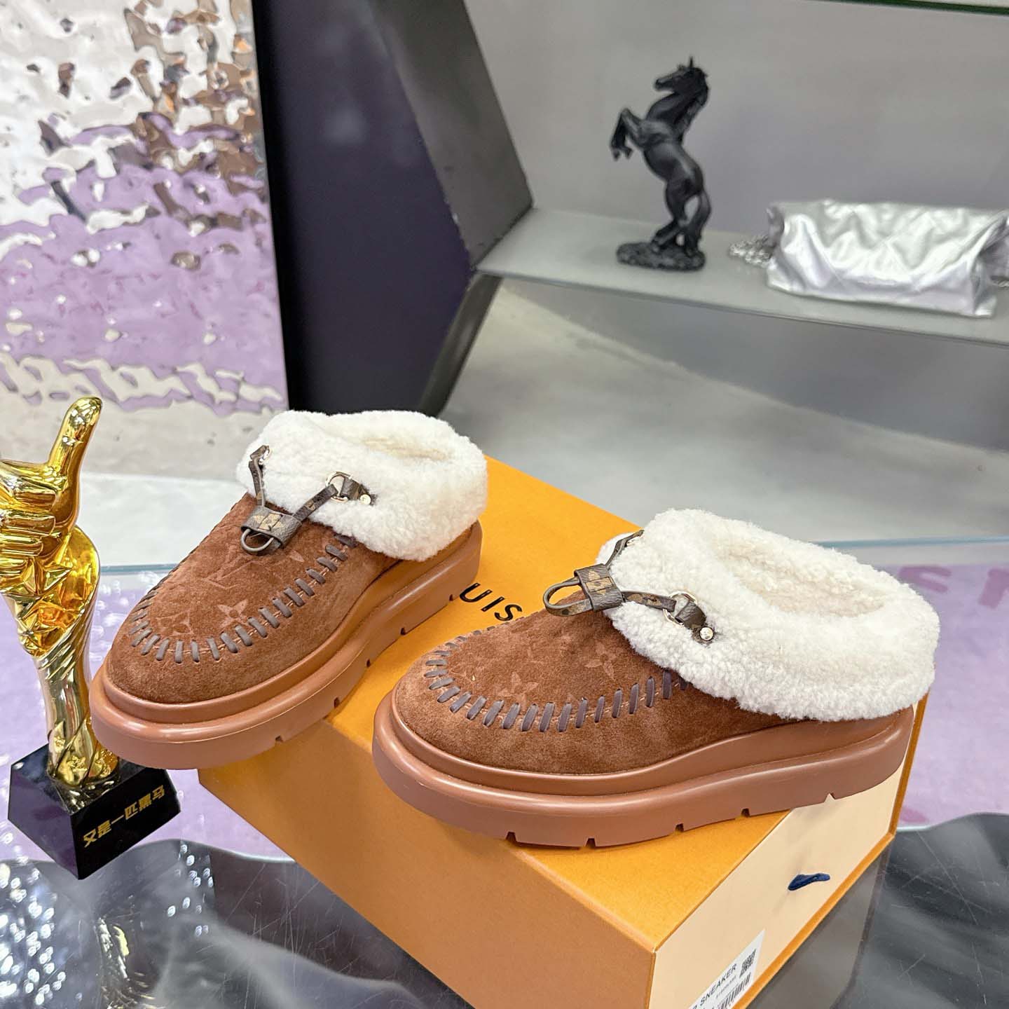 Louis Vuitton Cortina Closed Mule   1AITIN - EUR FASHION