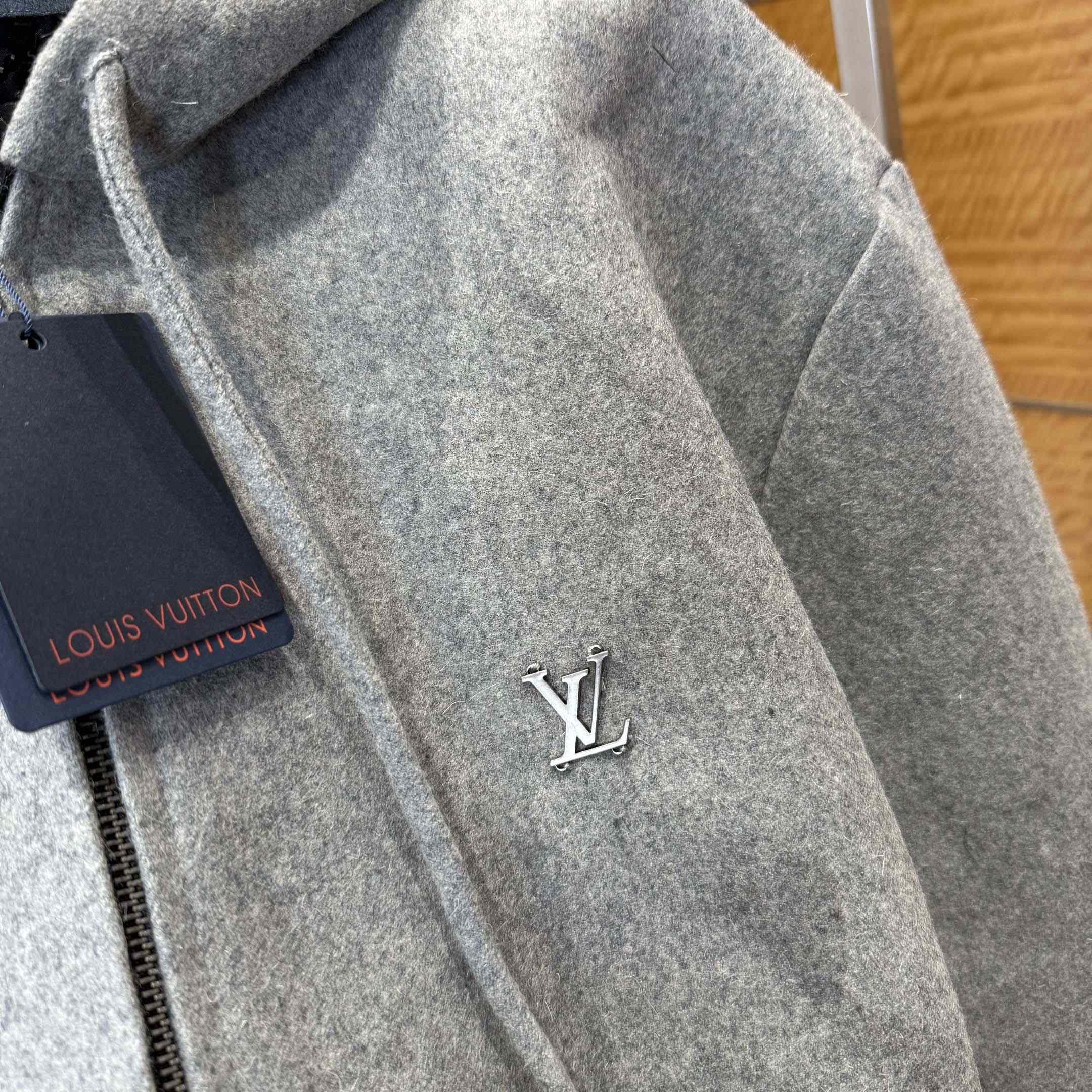 Louis Vuitton Tailored Technical Wool Hooded Blouson   1AFYBQ - EUR FASHION