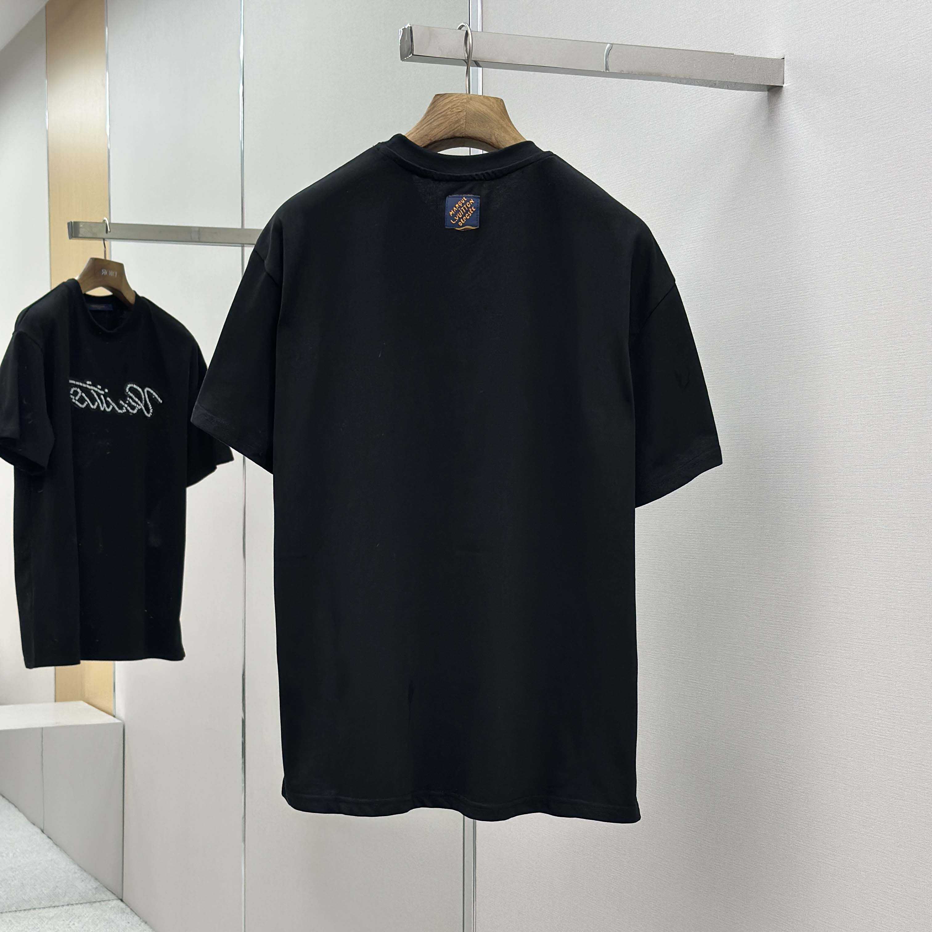 Louis Vuitton Embellished Signature Short-Sleeved T-Shirt   1AJCFH - EUR FASHION