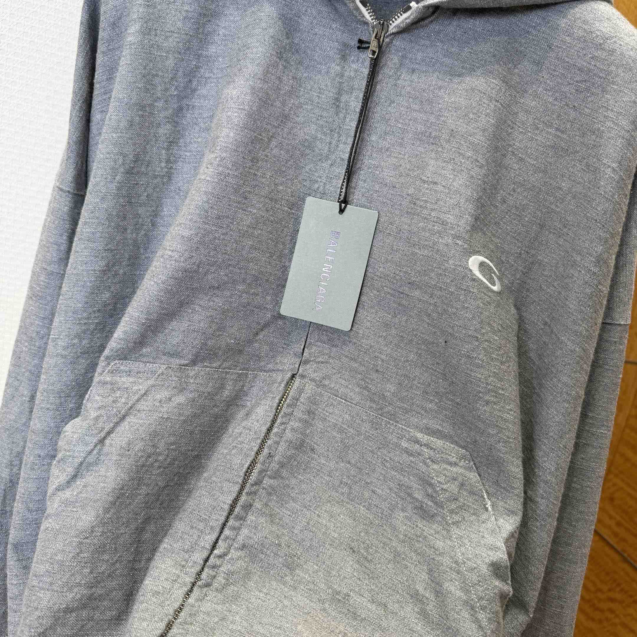 Balenciaga Men's Trompe L'œil Hoodie in Heather Grey - EUR FASHION