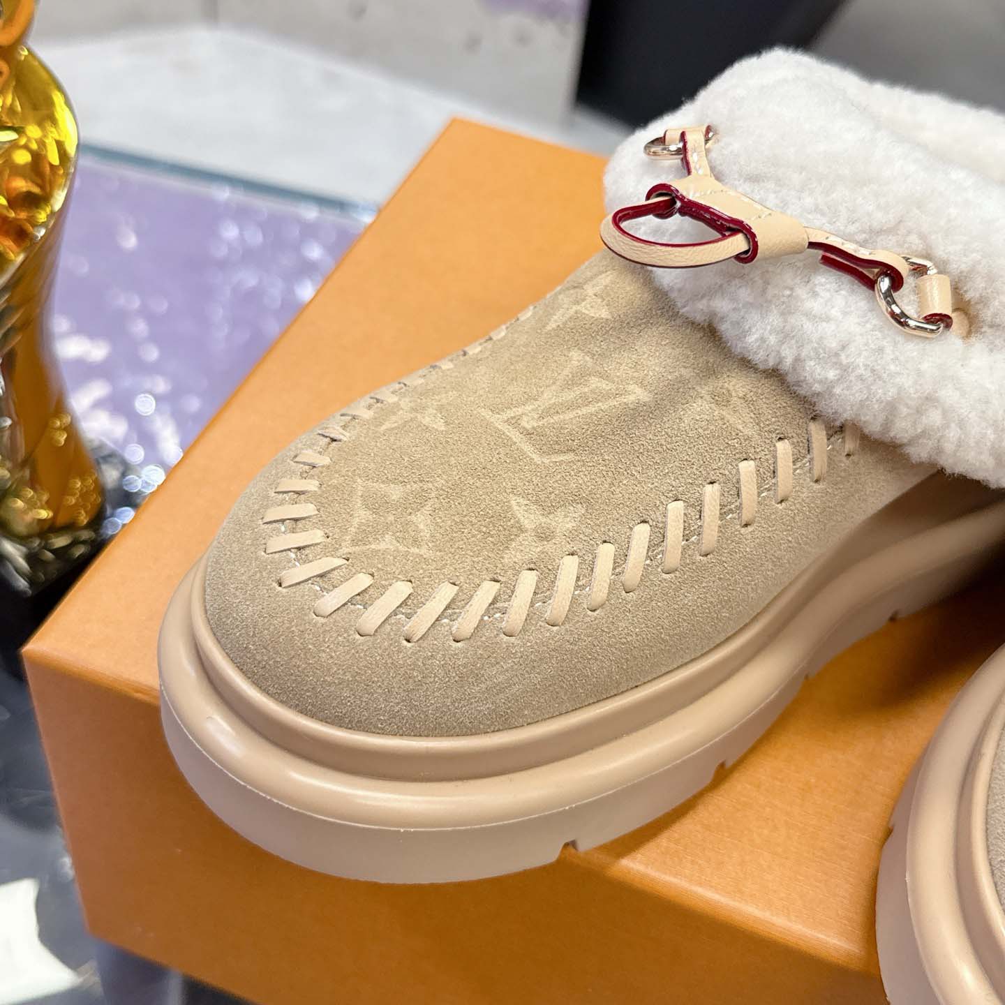 Louis Vuitton Cortina Closed Mule   1AITI6 - EUR FASHION