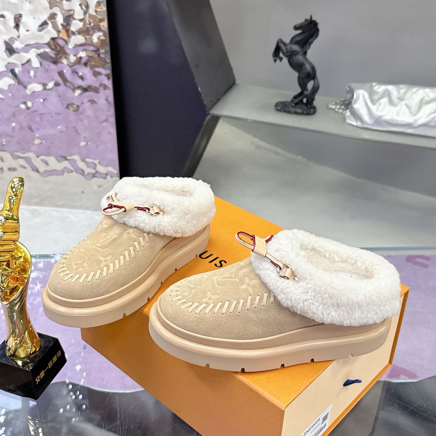 Louis Vuitton Cortina Closed Mule   1AITI6 - EUR FASHION