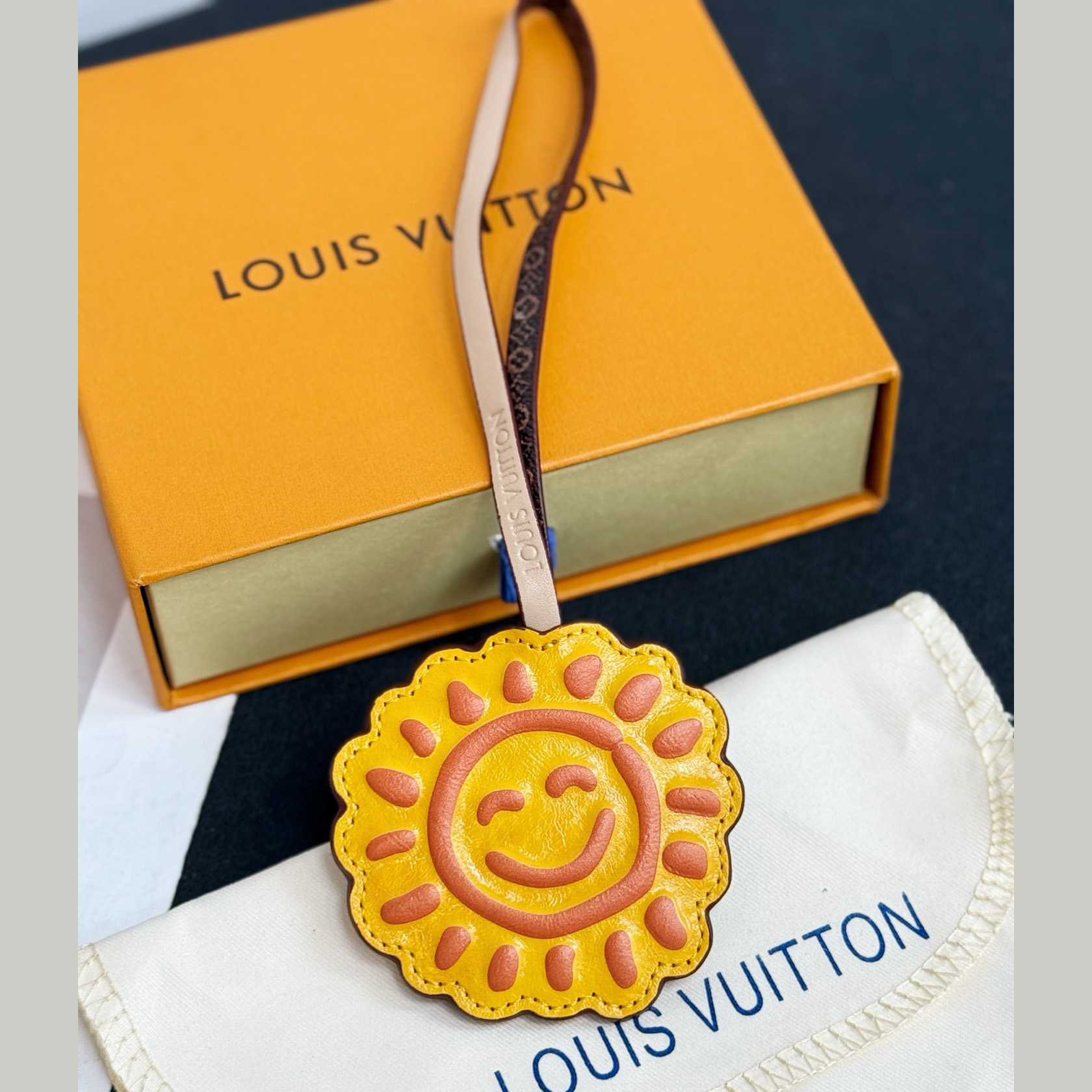 Louis Vuitton LV Sun Bag Charm   M02550 - EUR FASHION