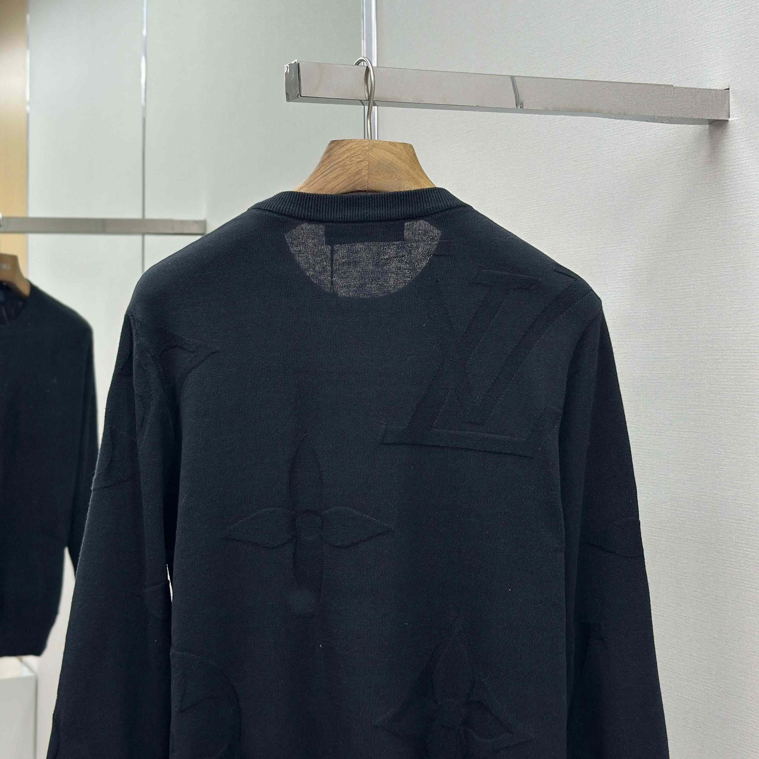 Louis Vuitton Monogram Long-Sleeved Cotton Crewneck   1AIWEB - EUR FASHION