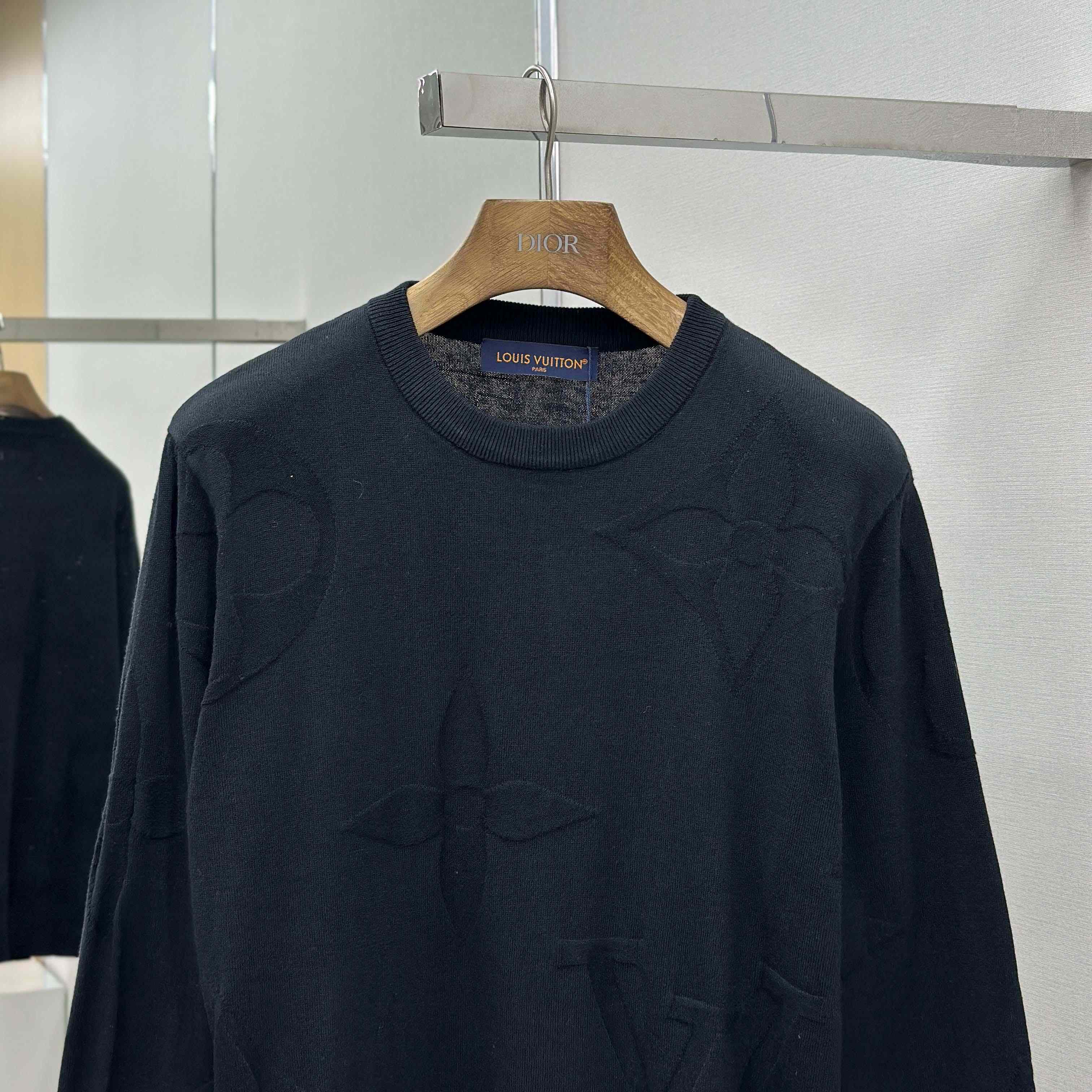 Louis Vuitton Monogram Long-Sleeved Cotton Crewneck   1AIWEB - EUR FASHION