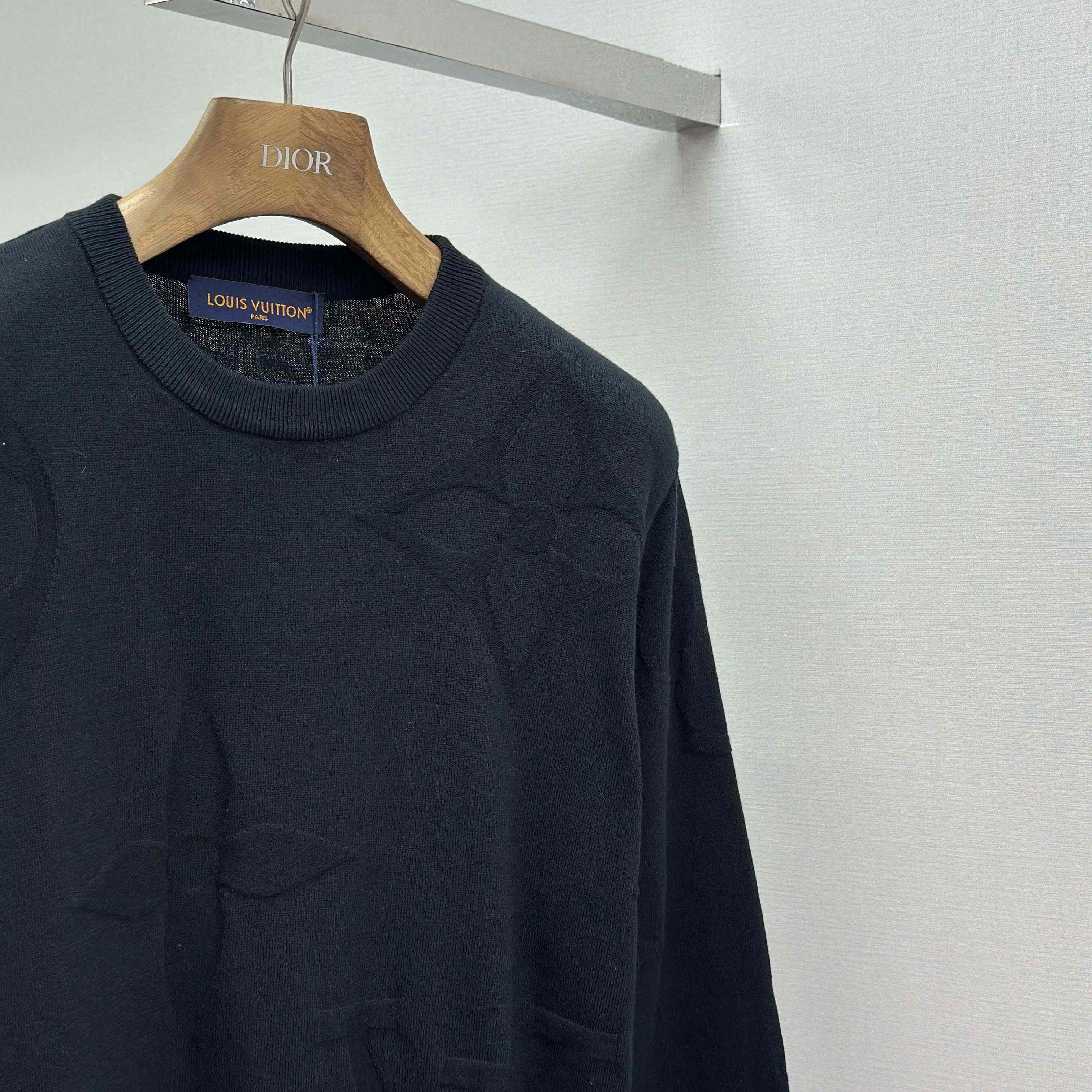 Louis Vuitton Monogram Long-Sleeved Cotton Crewneck   1AIWEB - EUR FASHION