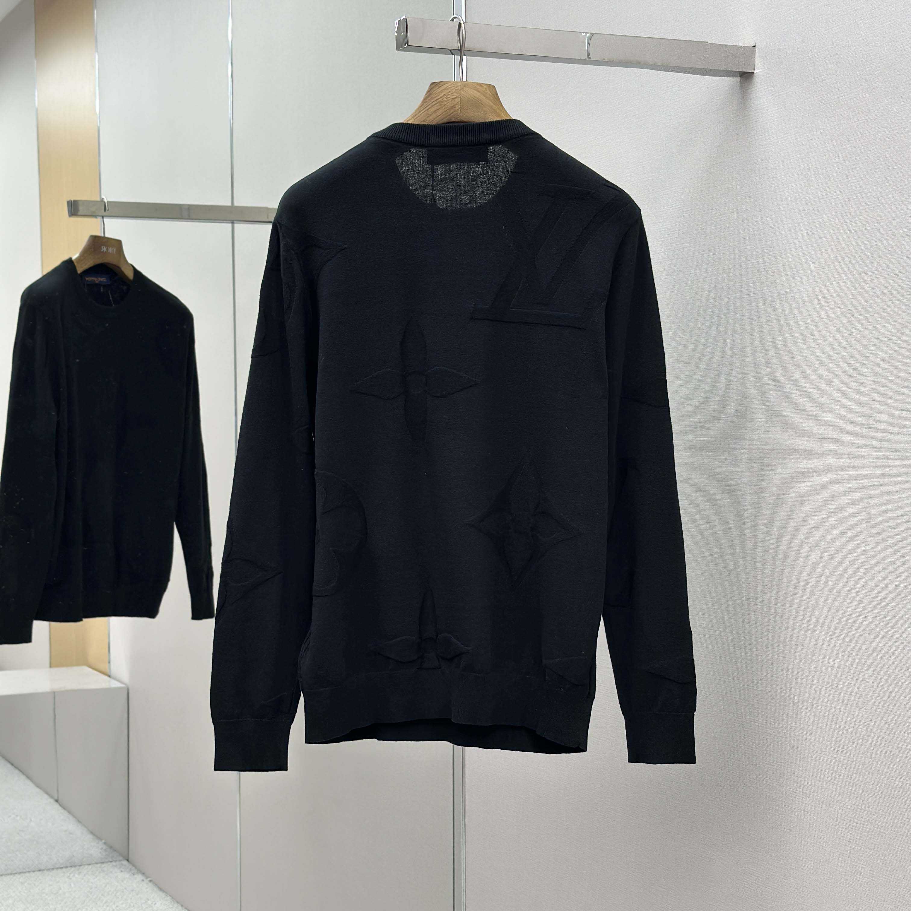 Louis Vuitton Monogram Long-Sleeved Cotton Crewneck   1AIWEB - EUR FASHION