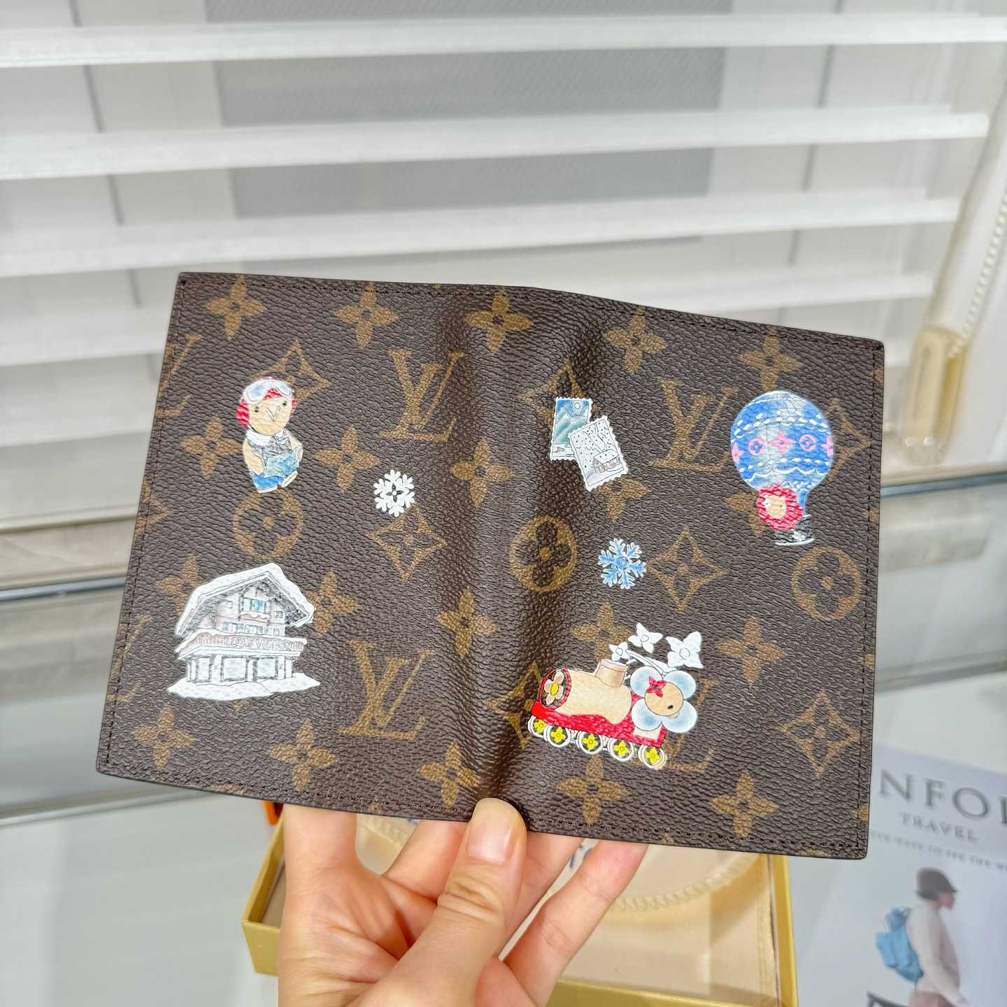 Louis Vuitton Passport Cover    - EUR FASHION